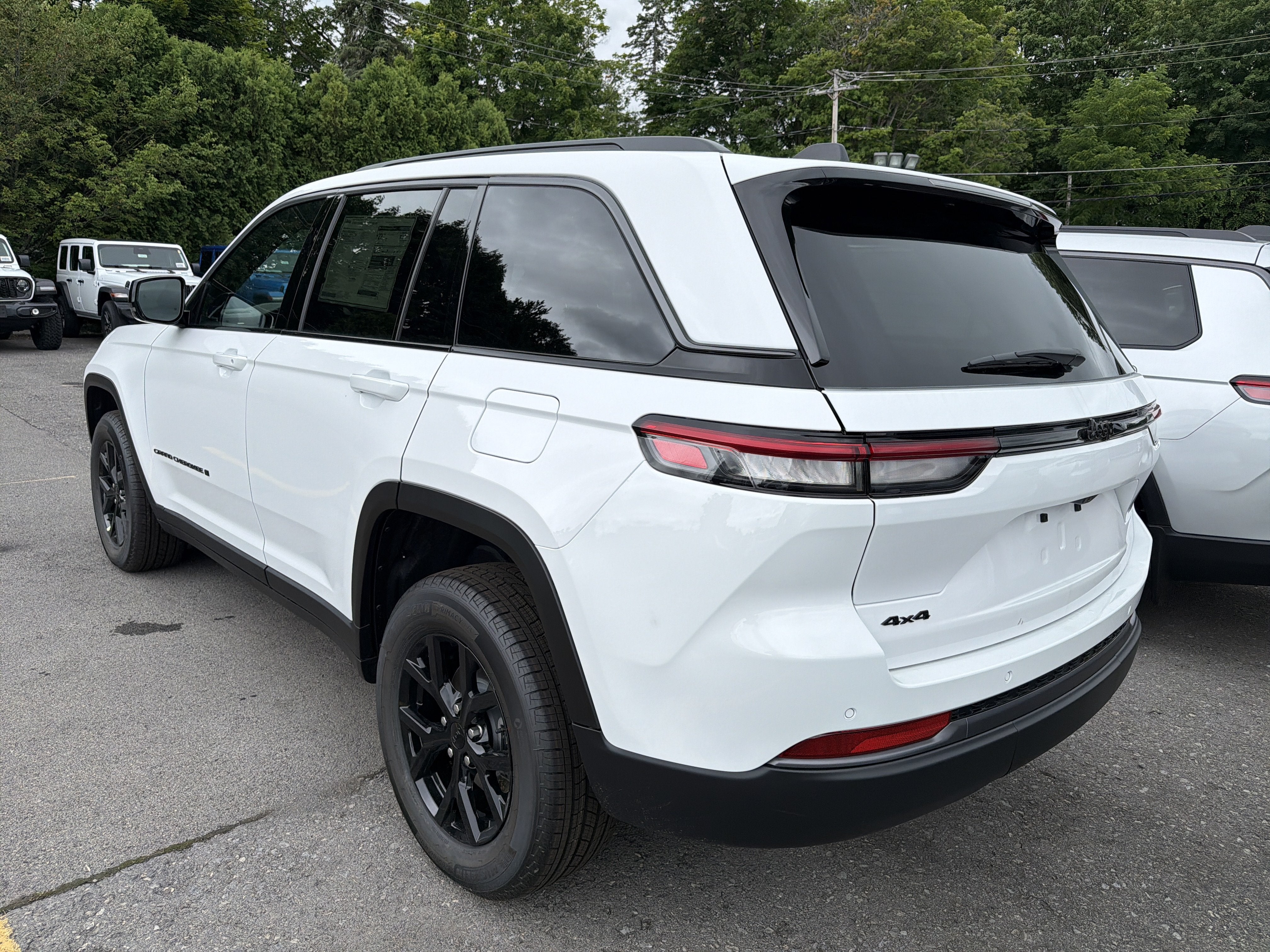 2026 Jeep Grand Cherokee Laredo Altitude
