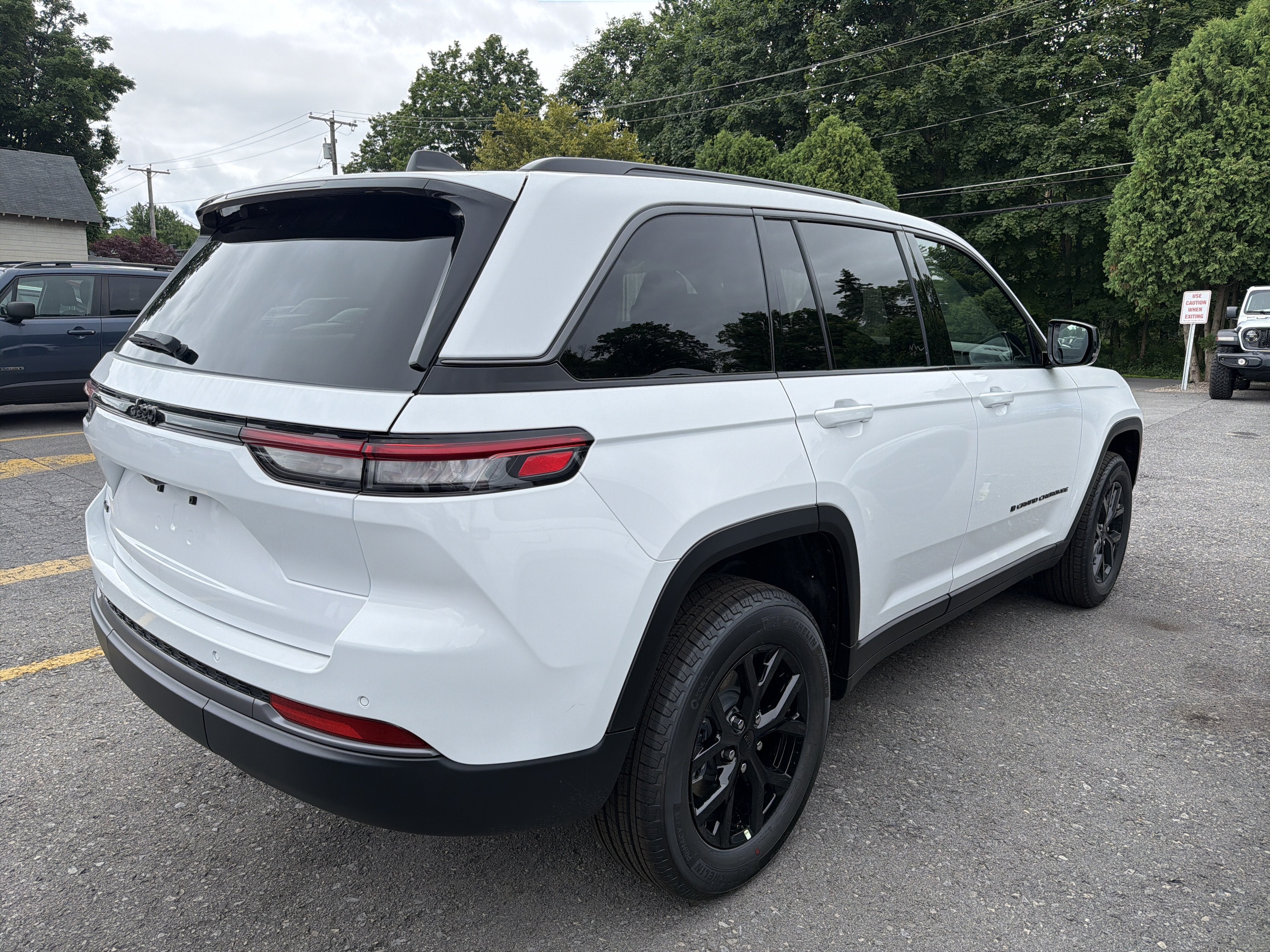 2026 Jeep Grand Cherokee Laredo Altitude