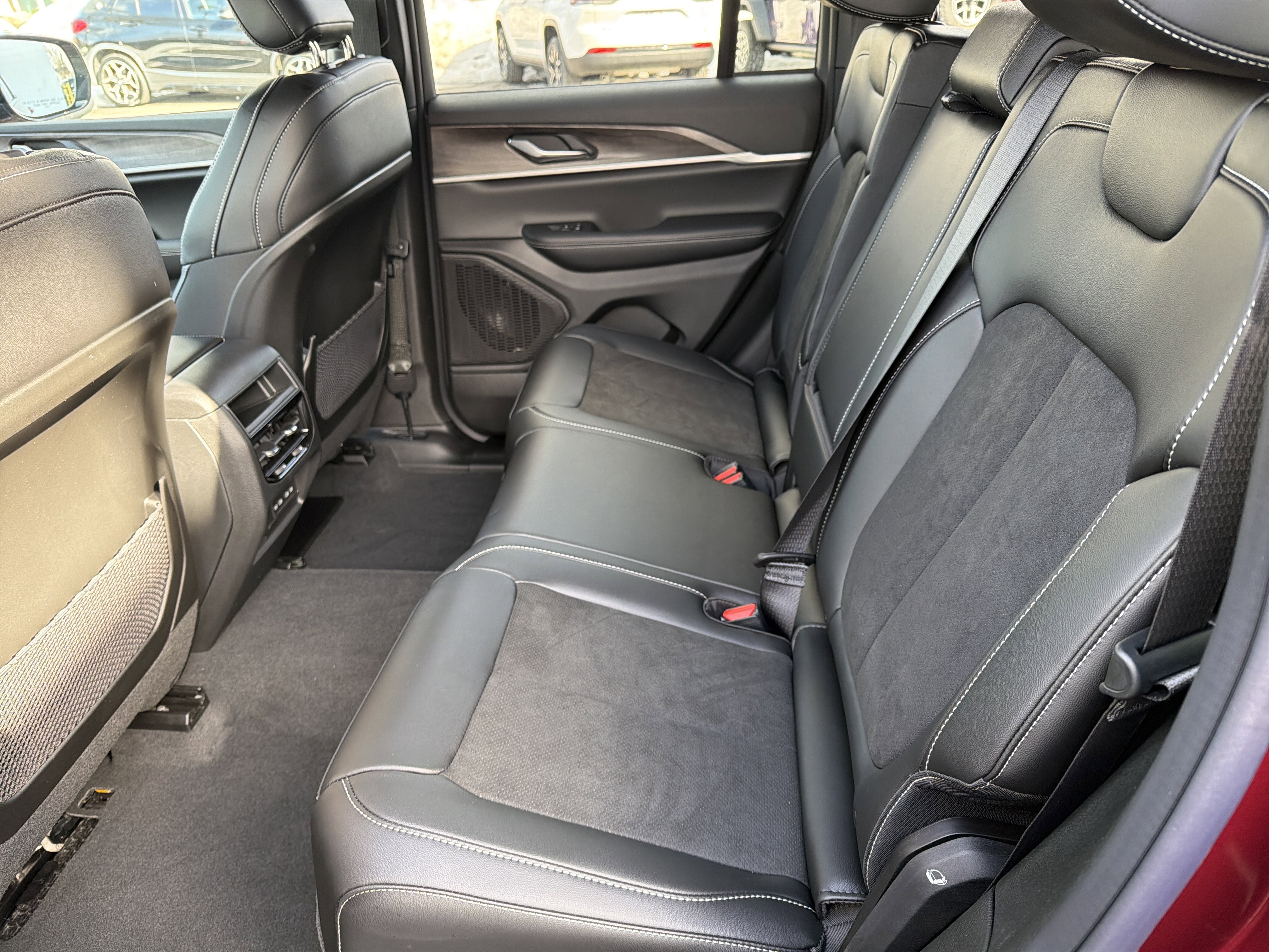 2026 Jeep Grand Cherokee Laredo Altitude