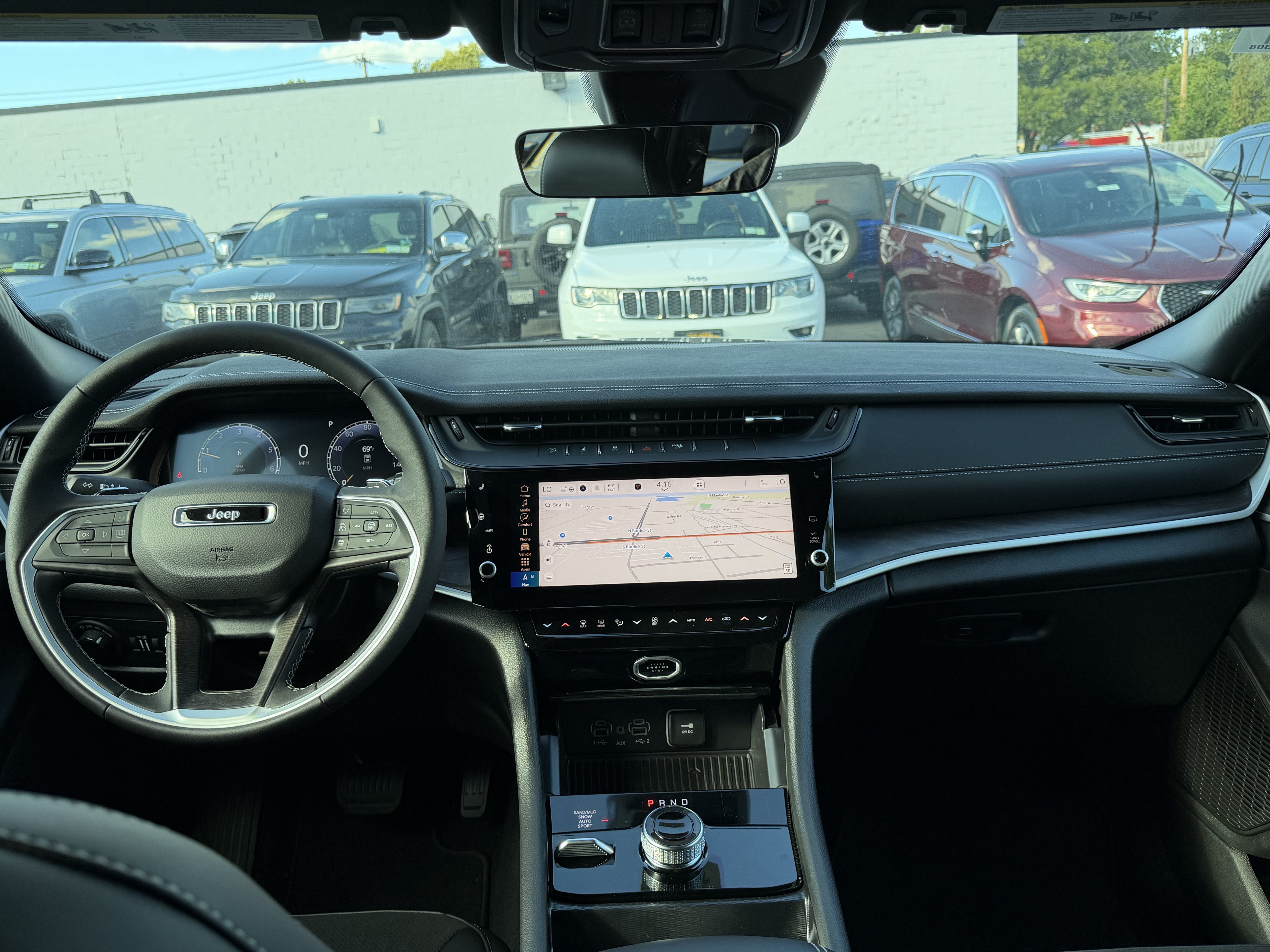 2026 Jeep Grand Cherokee Laredo Altitude