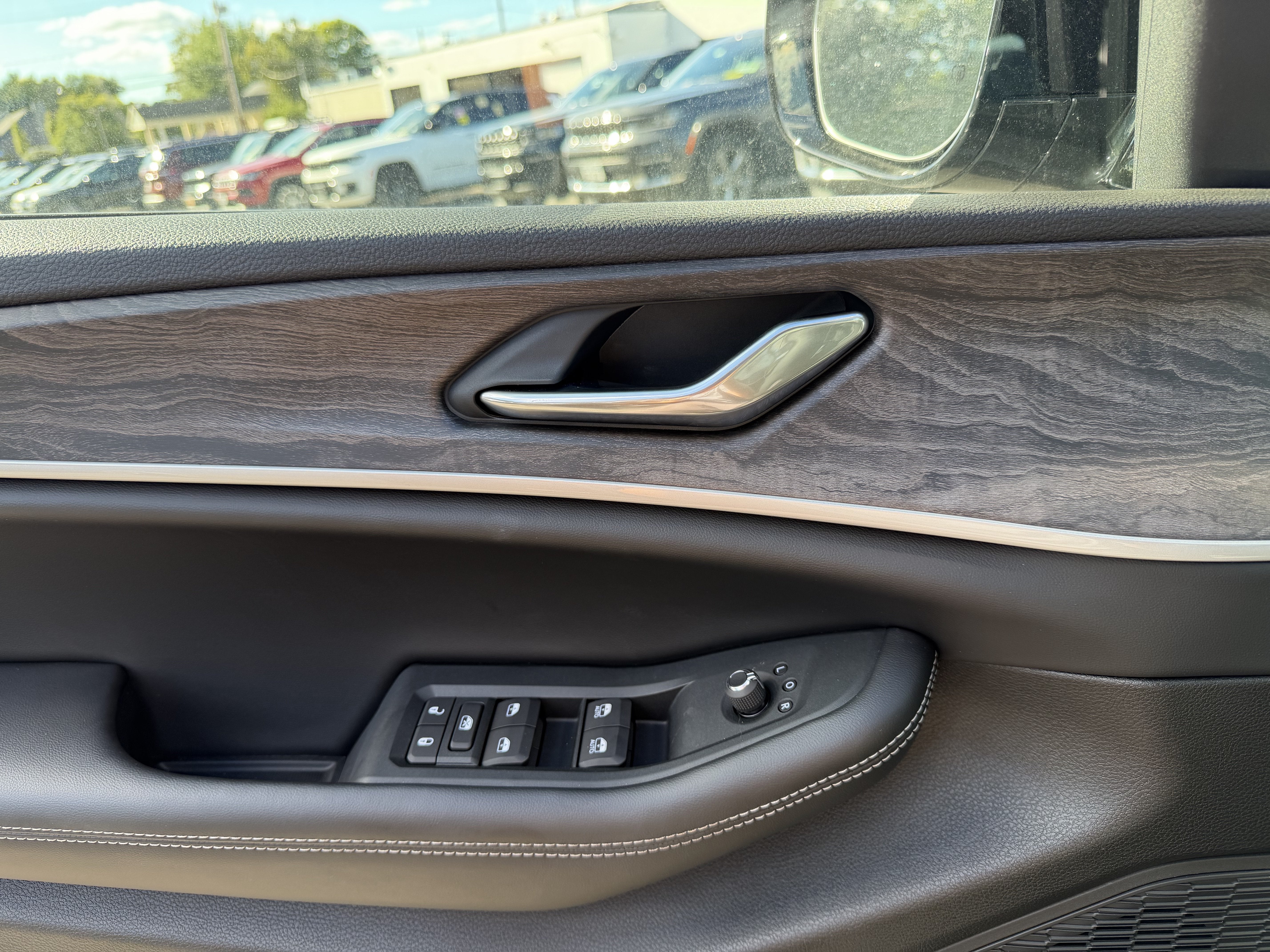 2026 Jeep Grand Cherokee Laredo Altitude