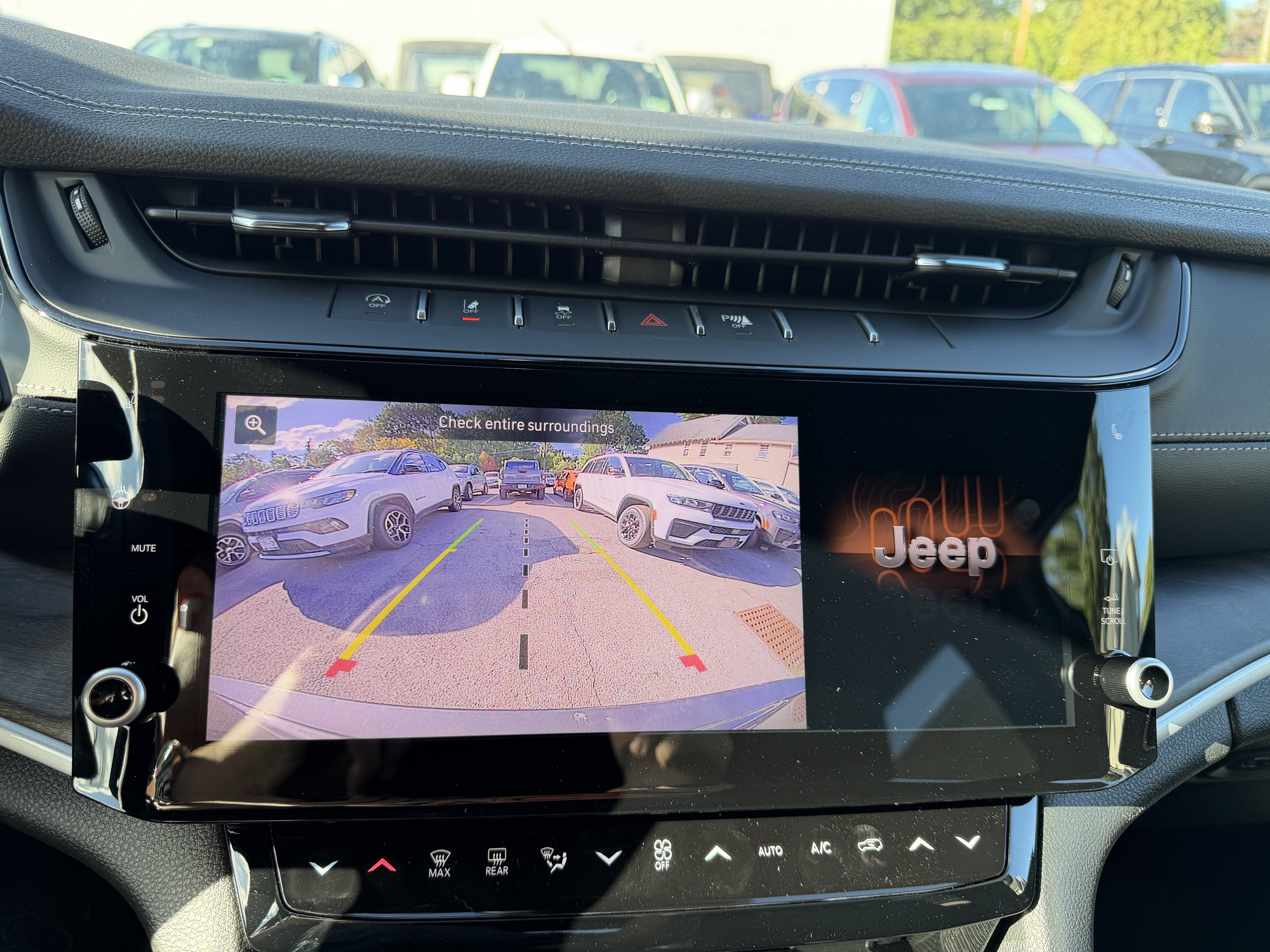 2026 Jeep Grand Cherokee Laredo Altitude
