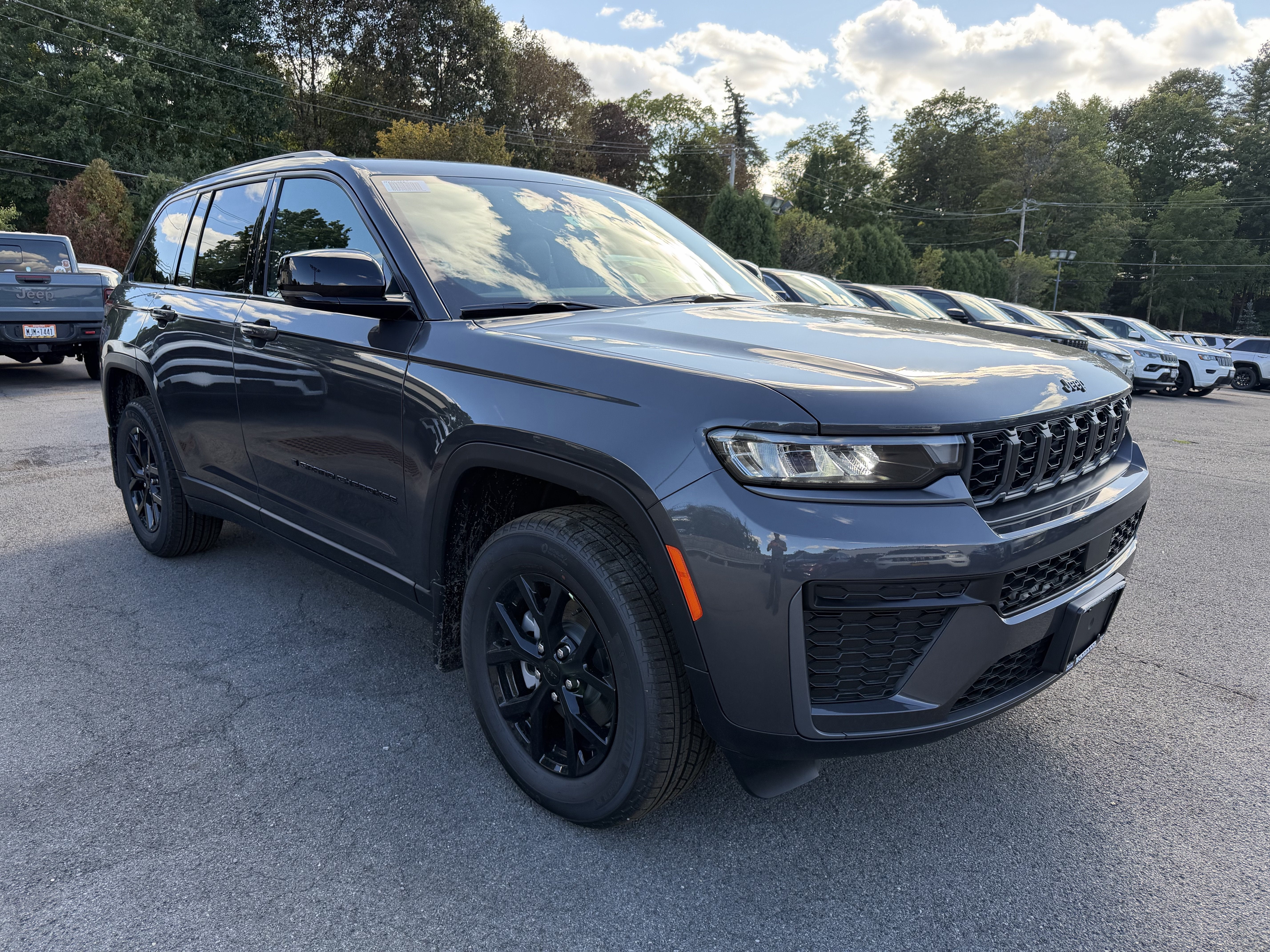 2026 Jeep Grand Cherokee Laredo Altitude