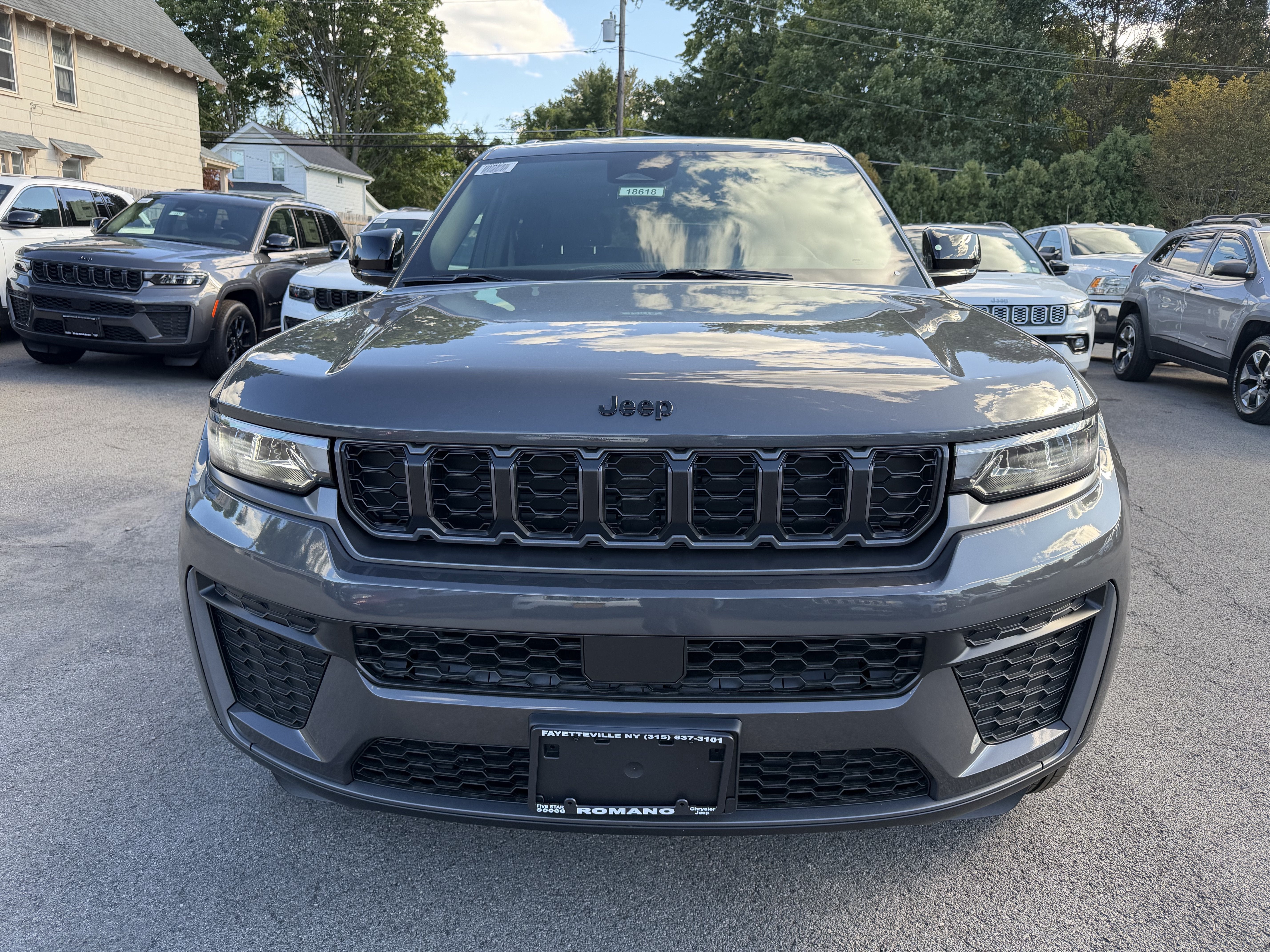 2026 Jeep Grand Cherokee Laredo Altitude