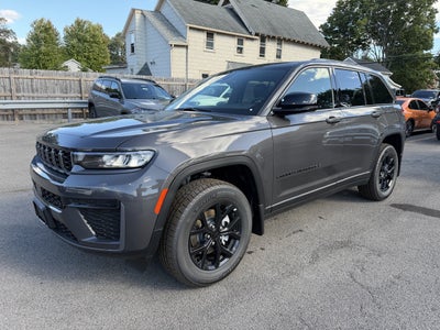 2026 Jeep Grand Cherokee Laredo Altitude