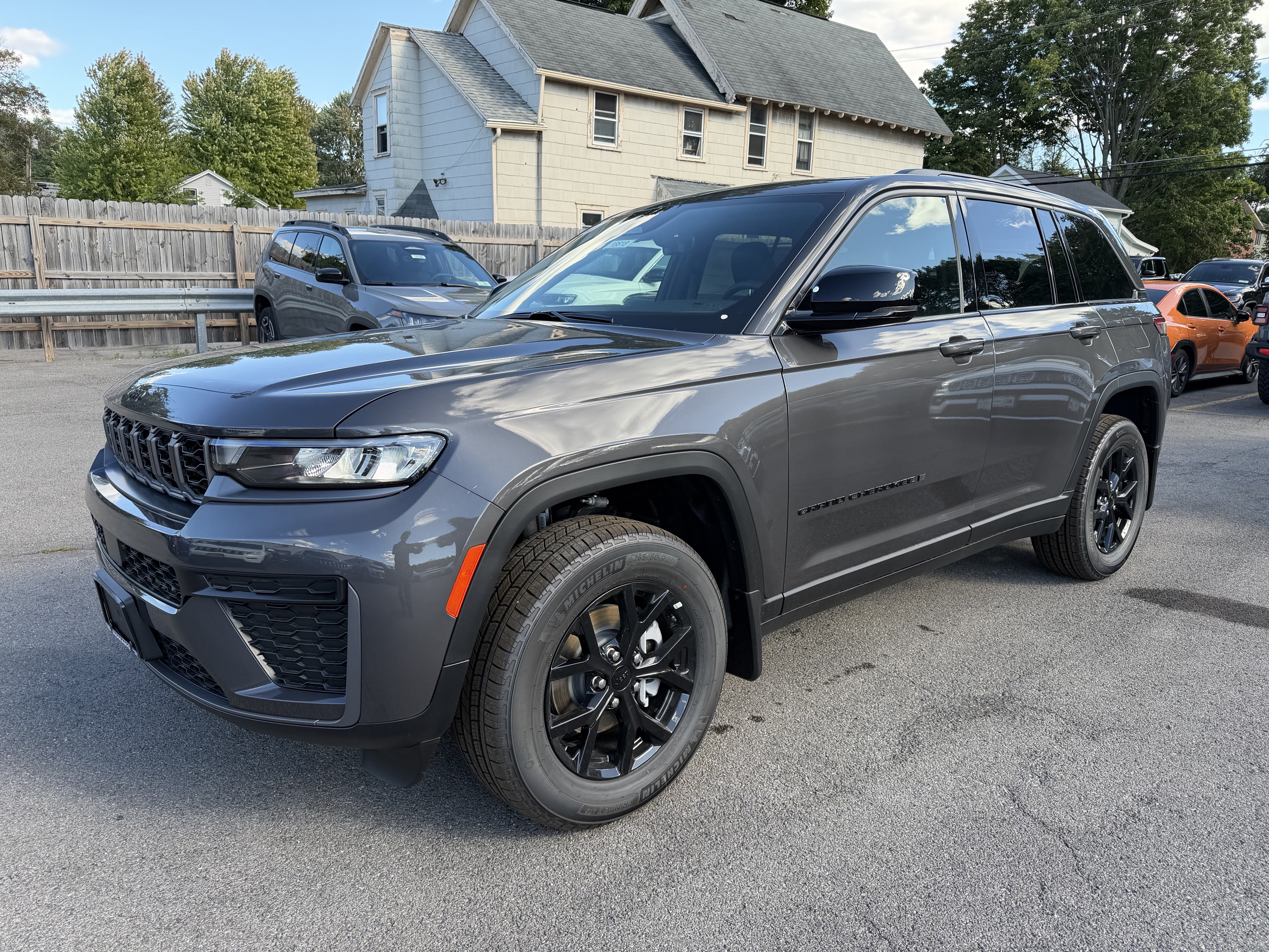 2026 Jeep Grand Cherokee Laredo Altitude