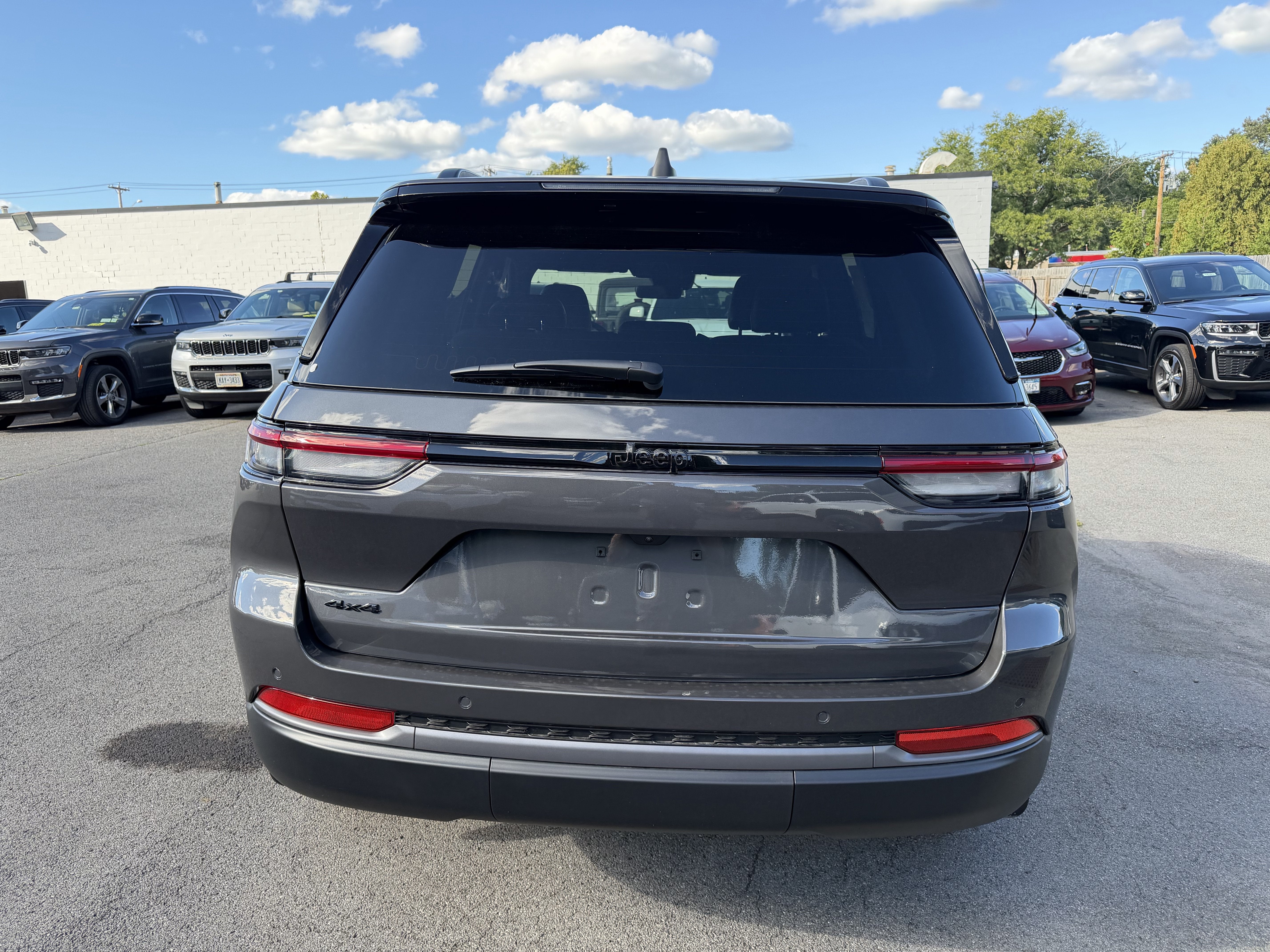 2026 Jeep Grand Cherokee Laredo Altitude