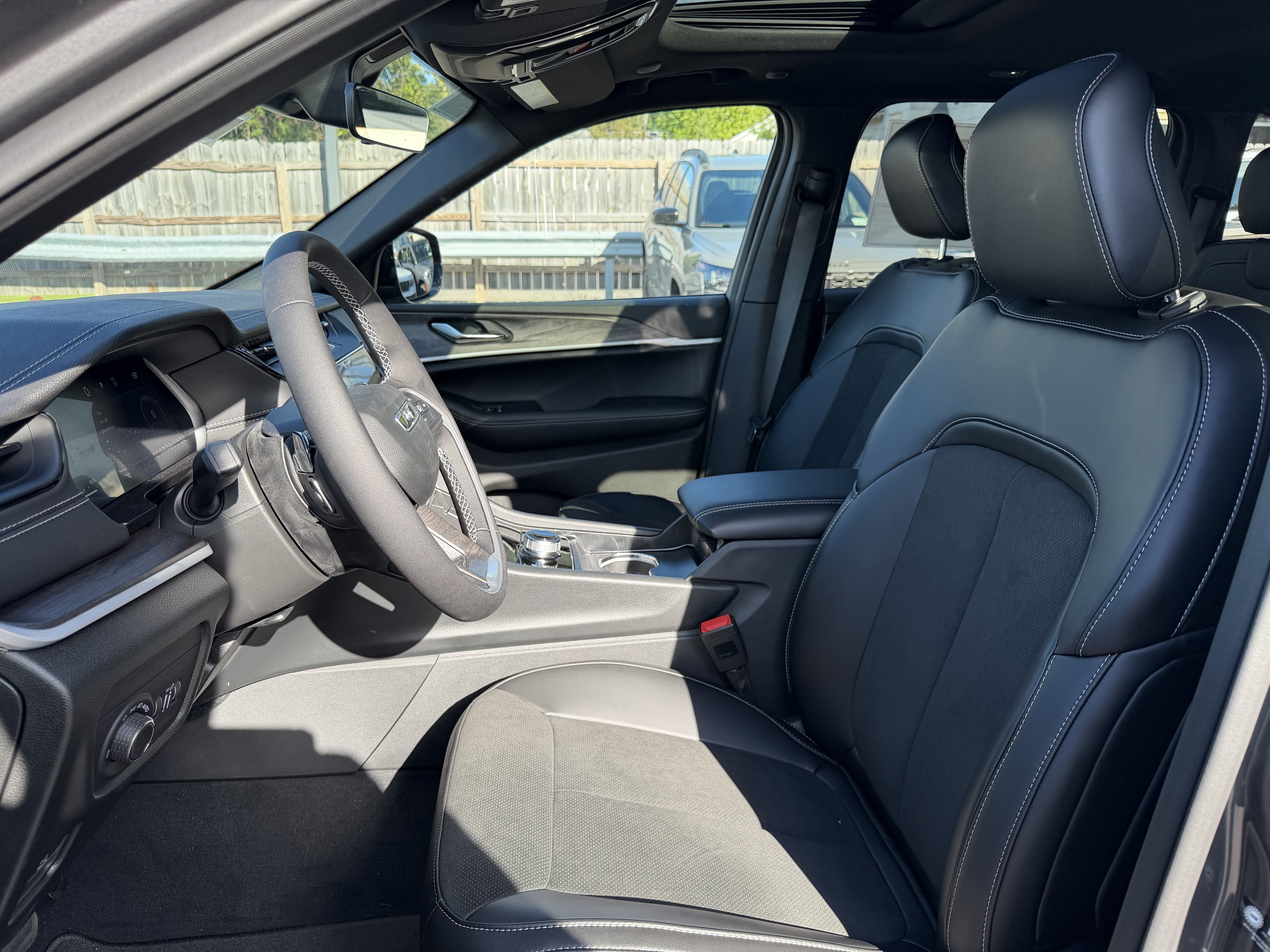 2026 Jeep Grand Cherokee Laredo Altitude