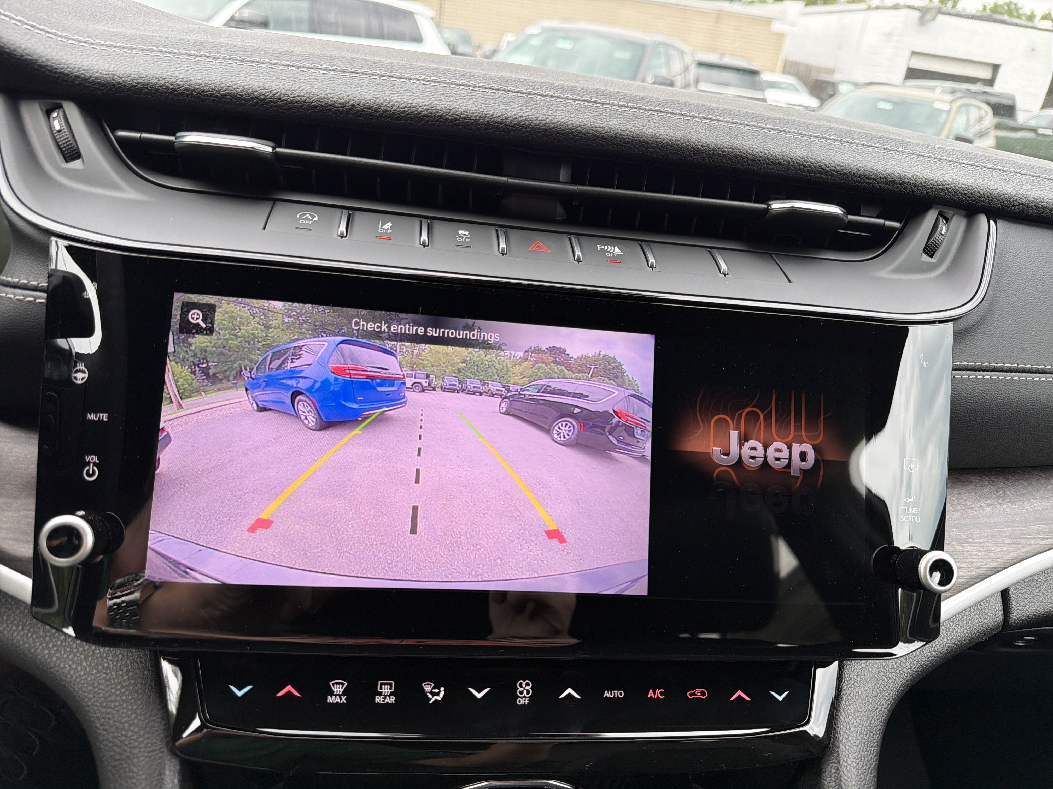 2026 Jeep Grand Cherokee Laredo Altitude