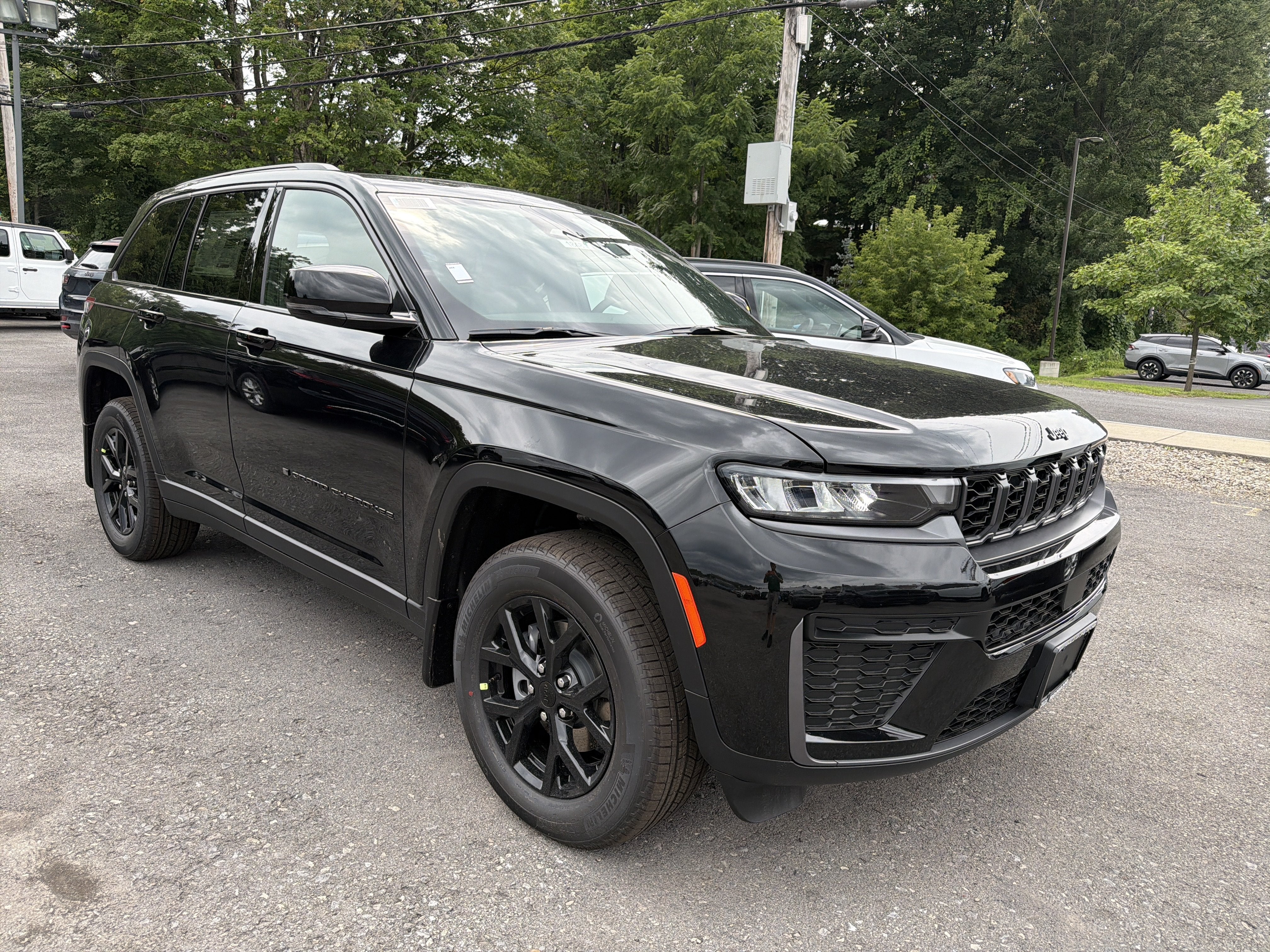 2026 Jeep Grand Cherokee Laredo Altitude
