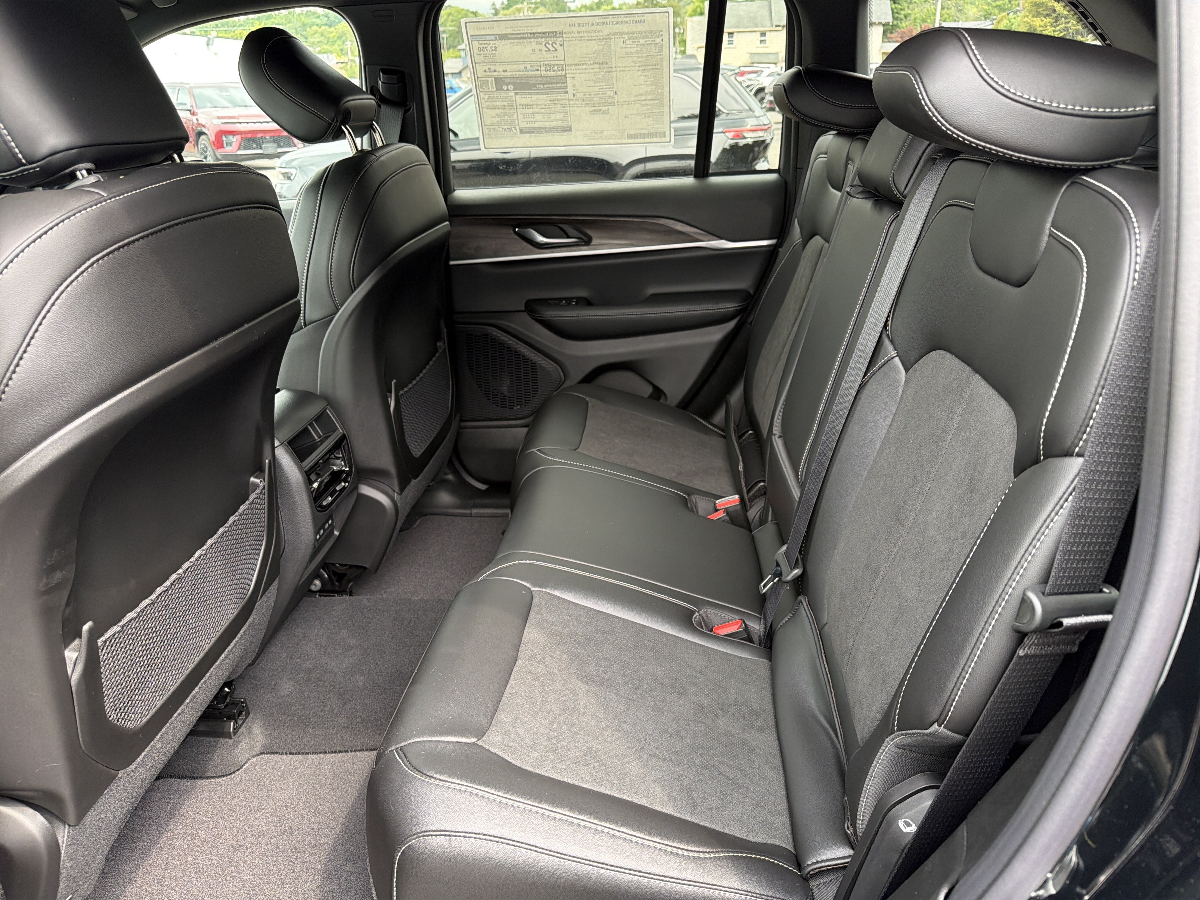 2026 Jeep Grand Cherokee Laredo Altitude