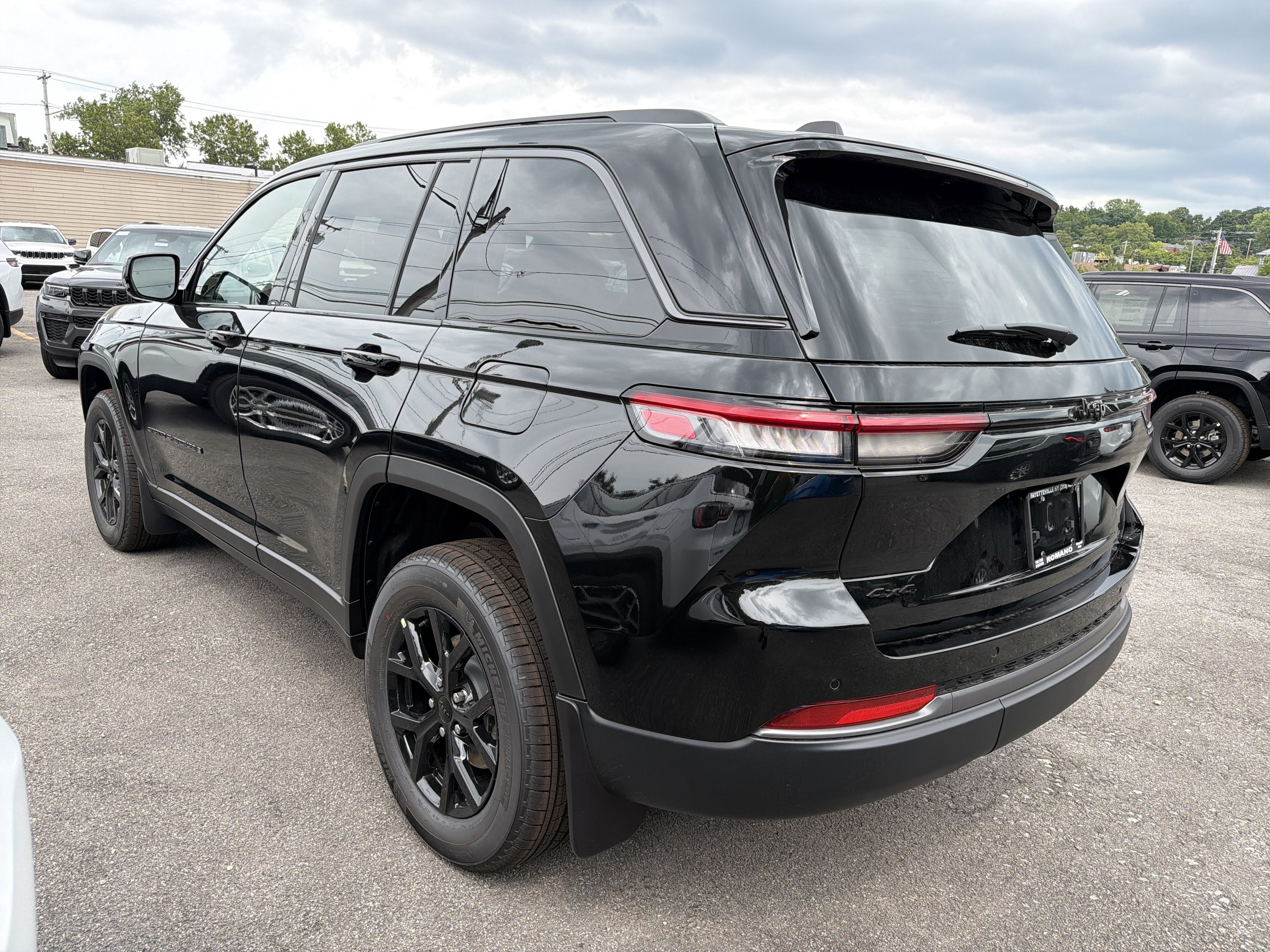 2026 Jeep Grand Cherokee Laredo Altitude