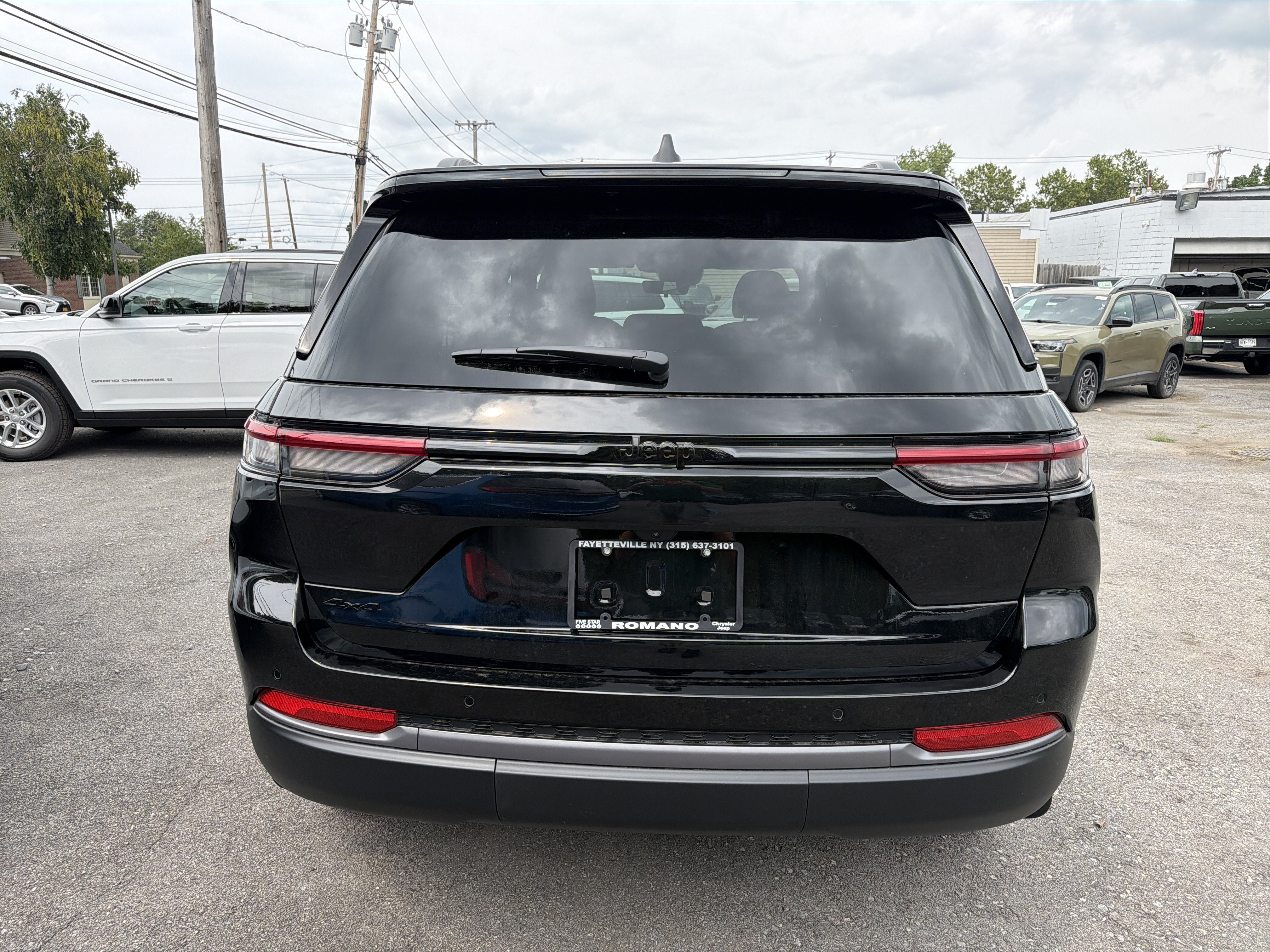 2026 Jeep Grand Cherokee Laredo Altitude