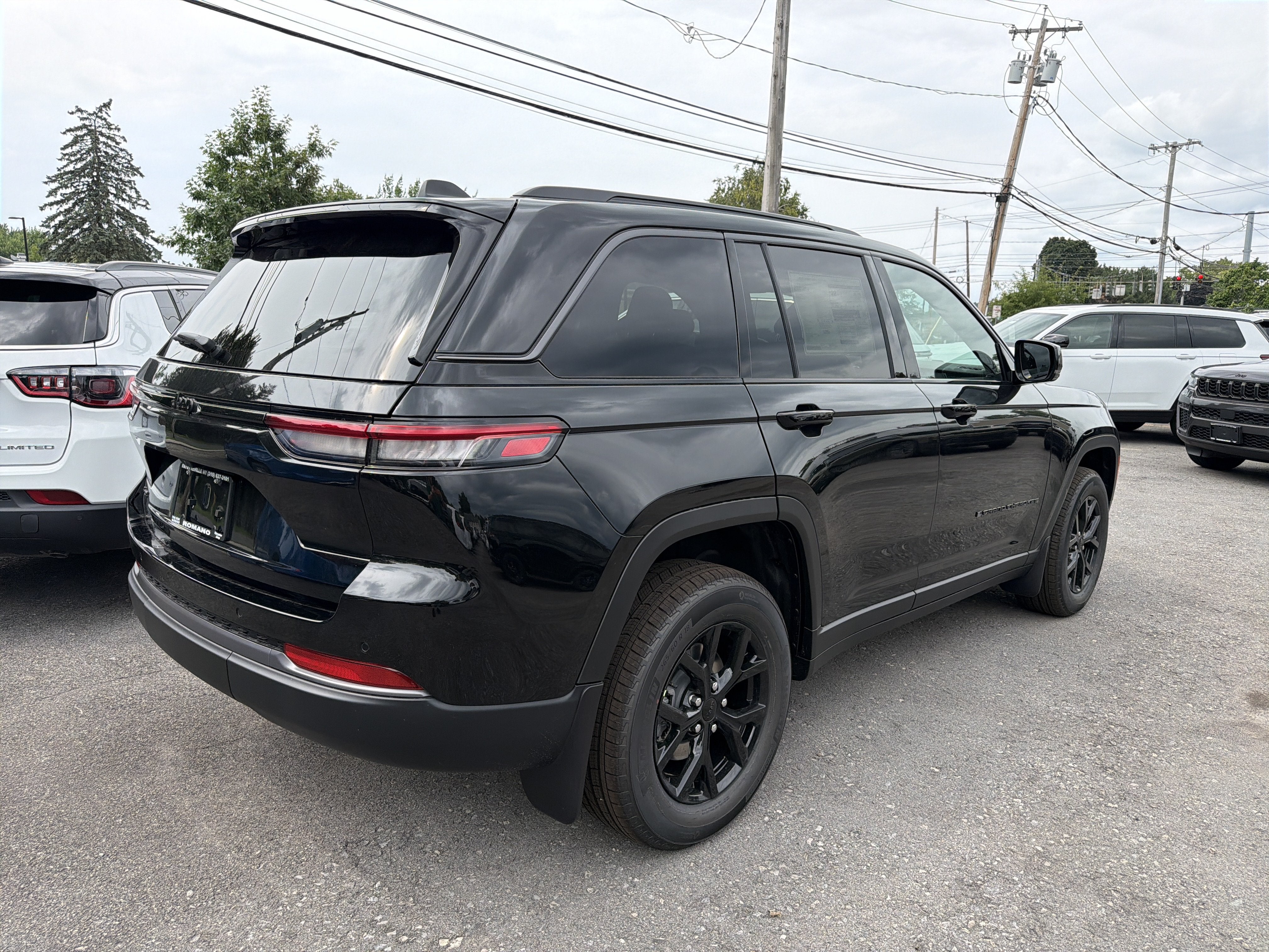 2026 Jeep Grand Cherokee Laredo Altitude