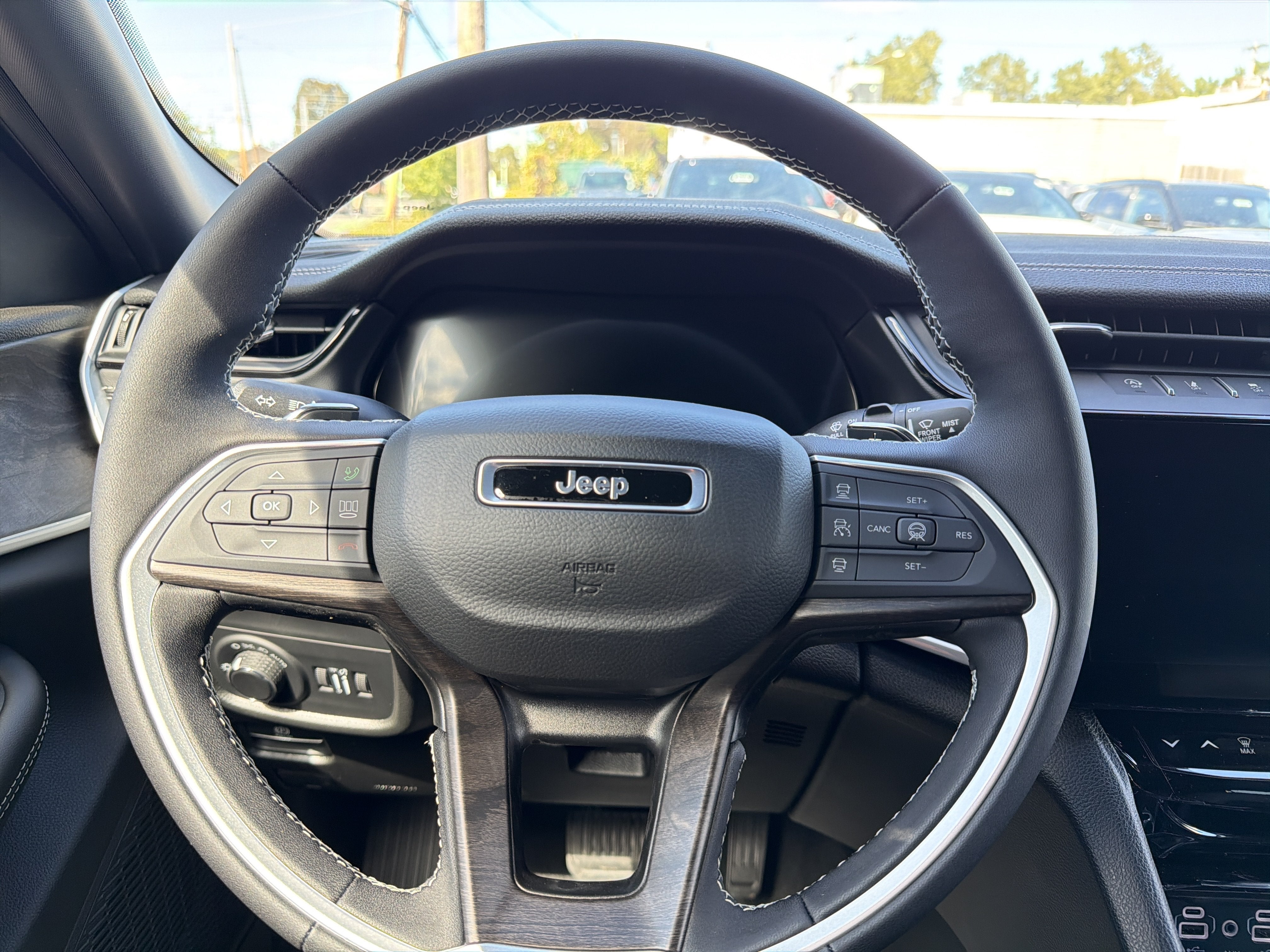 2027 Jeep Grand Cherokee Laredo Altitude