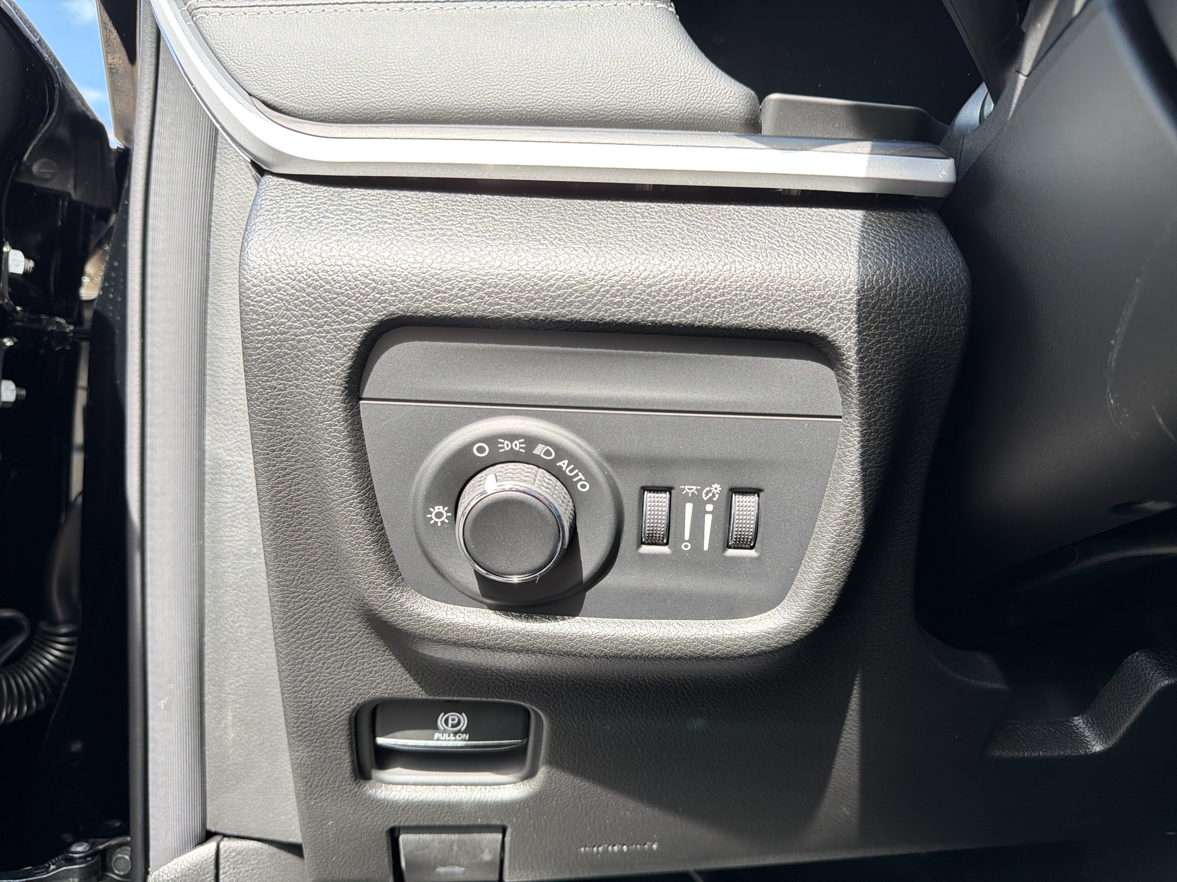 2027 Jeep Grand Cherokee Laredo Altitude