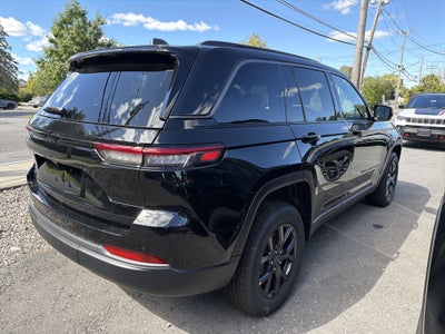 2027 Jeep Grand Cherokee Laredo Altitude