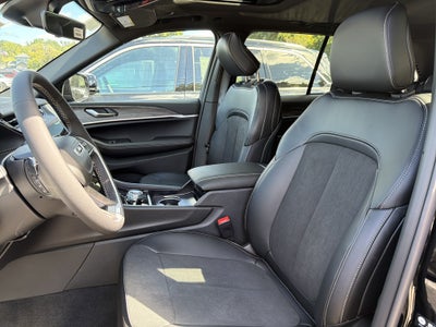 2027 Jeep Grand Cherokee Laredo Altitude