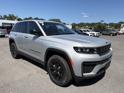 2026 Jeep Grand Cherokee Laredo Altitude