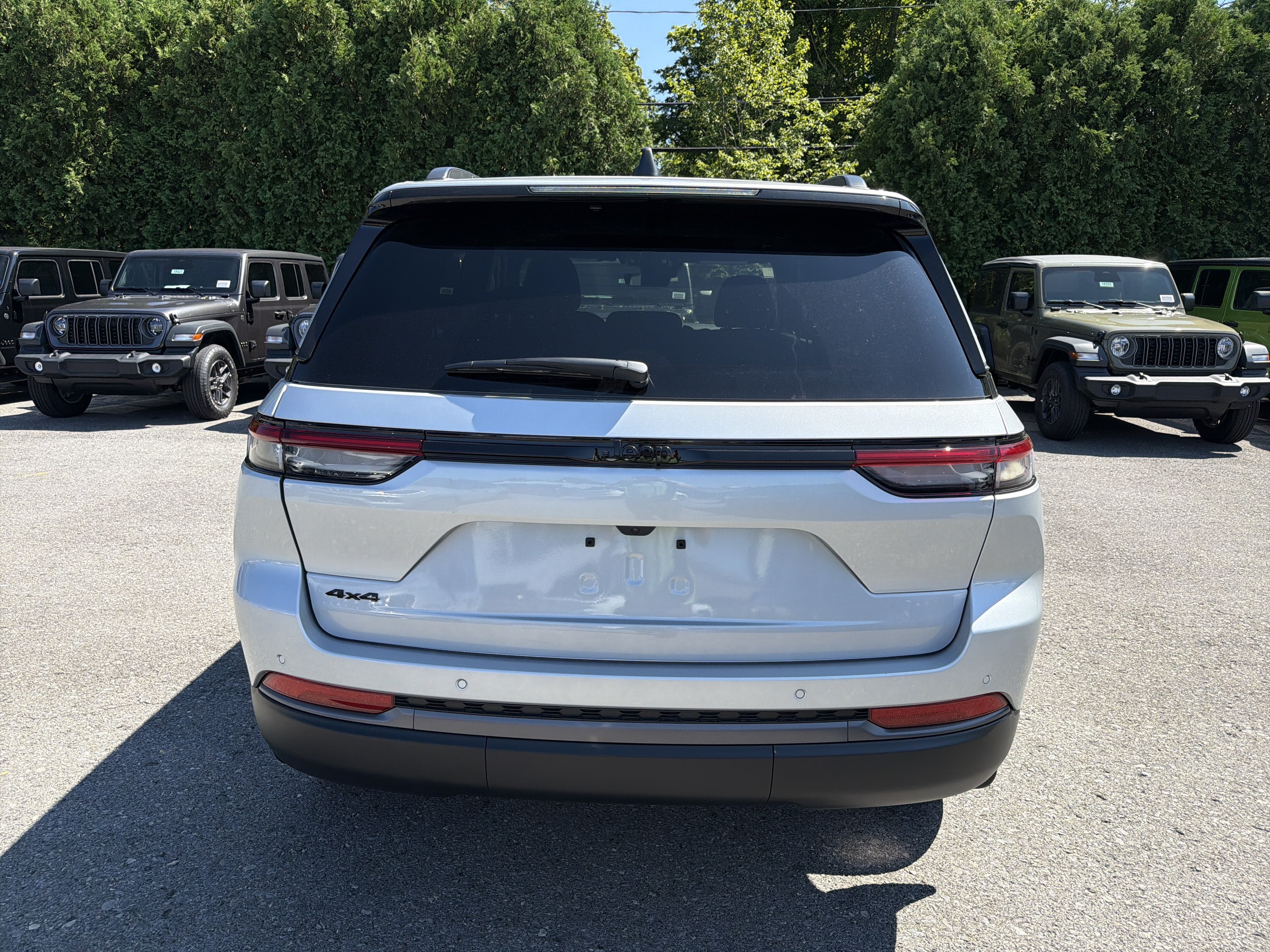 2026 Jeep Grand Cherokee Laredo Altitude