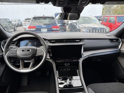 2027 Jeep Grand Cherokee Laredo Altitude