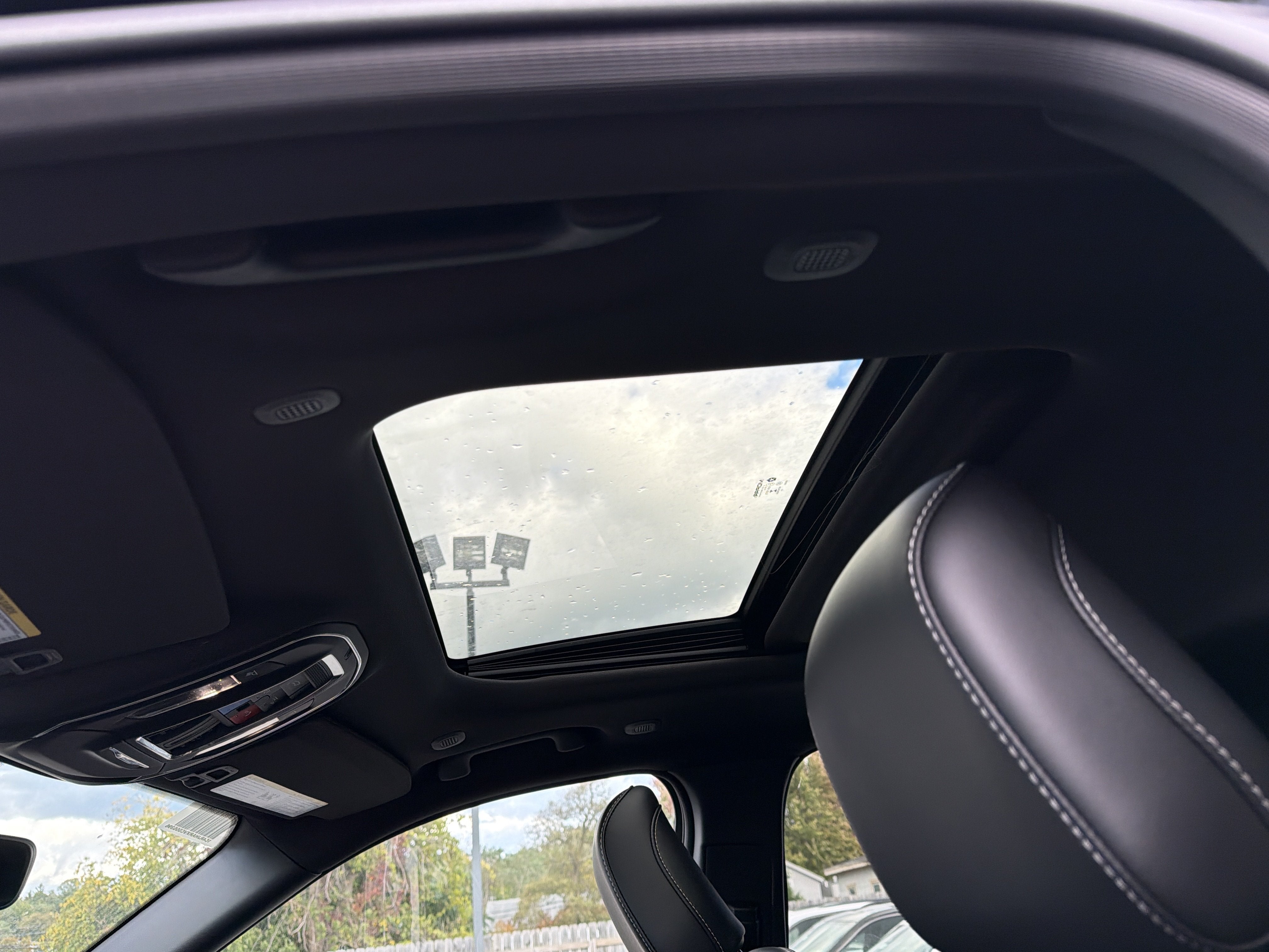 2027 Jeep Grand Cherokee Laredo Altitude