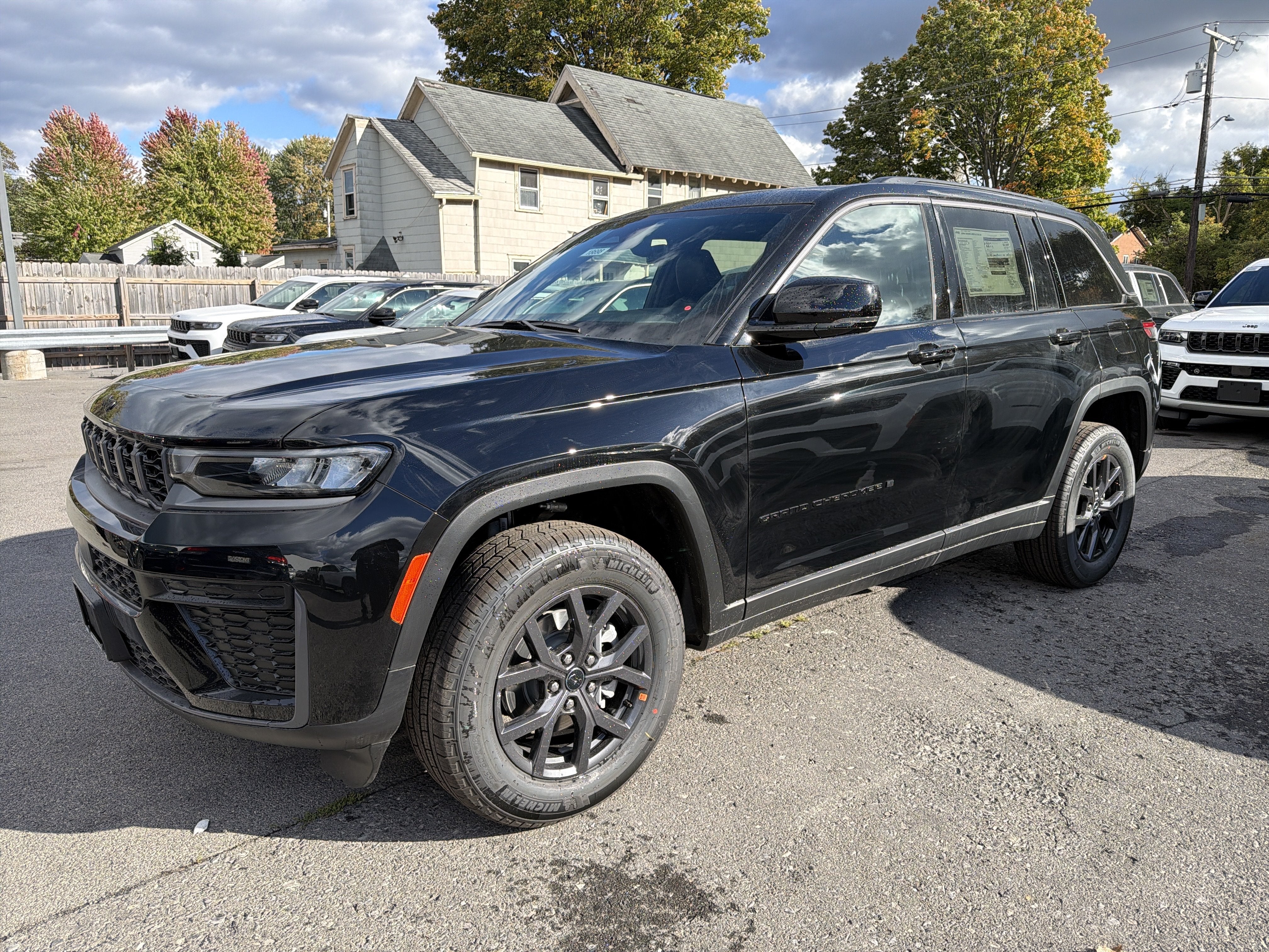 2027 Jeep Grand Cherokee Laredo Altitude