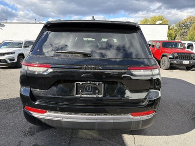2027 Jeep Grand Cherokee Laredo Altitude