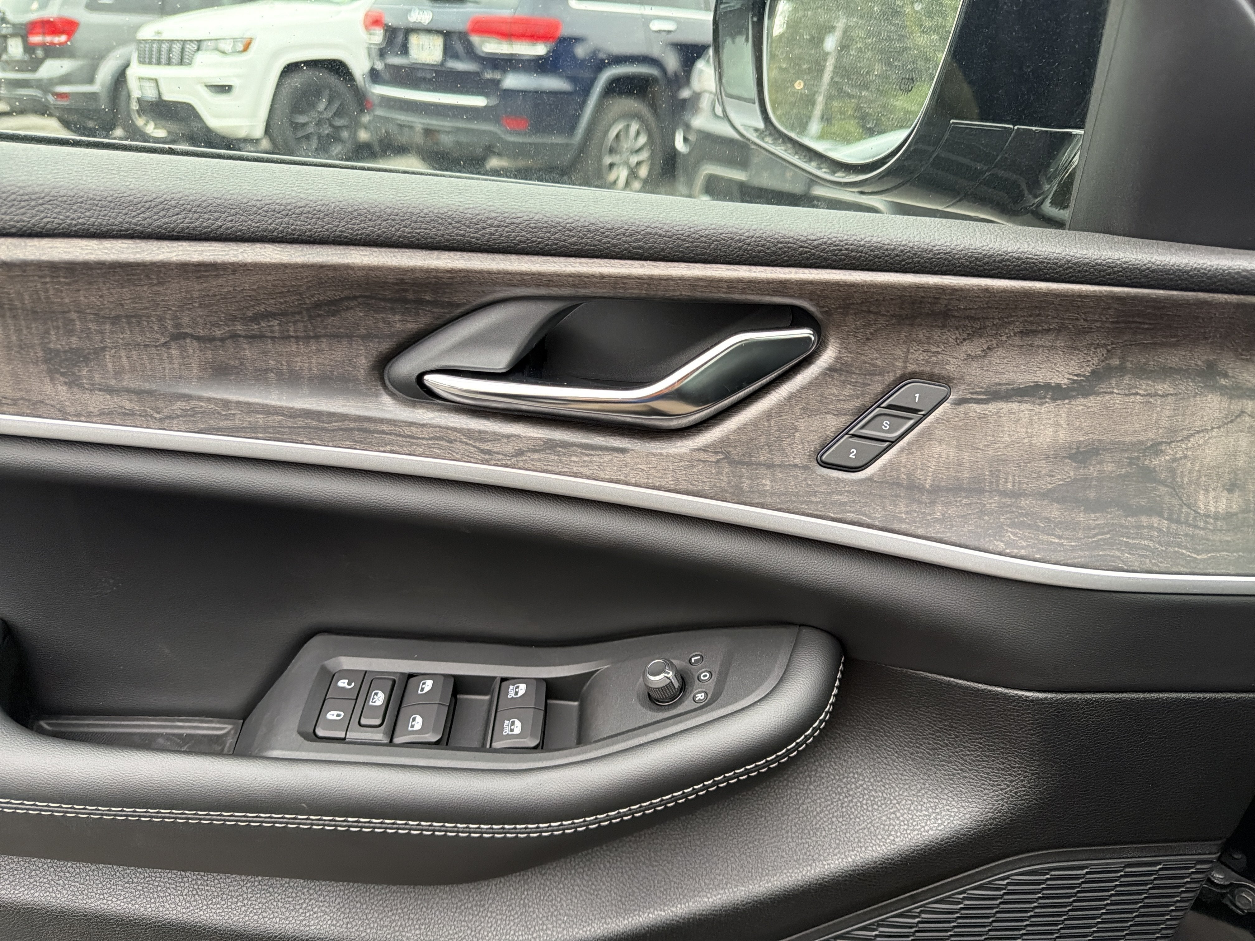 2027 Jeep Grand Cherokee Limited Reserve