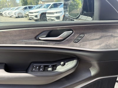 2027 Jeep Grand Cherokee Limited Reserve