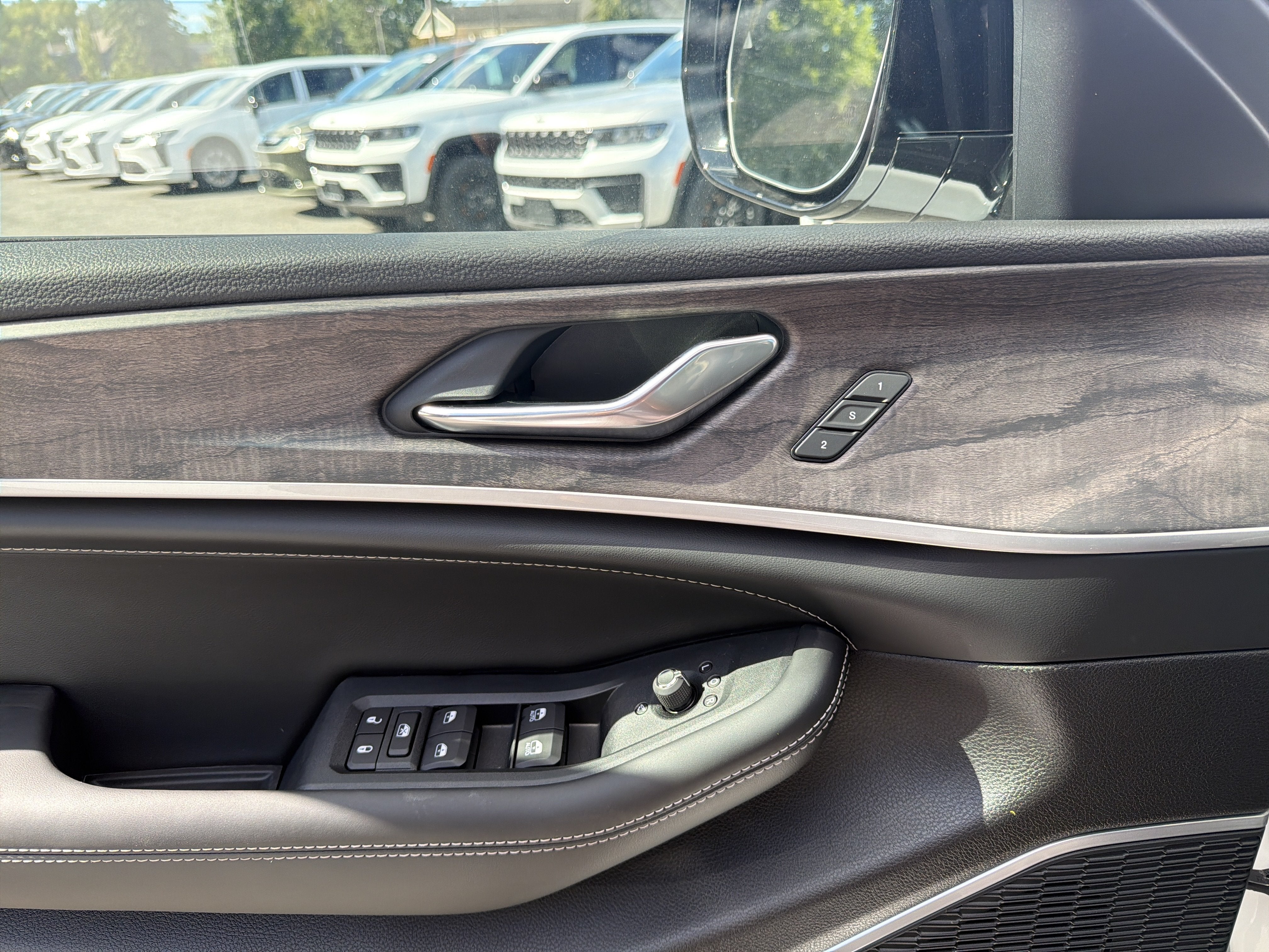 2027 Jeep Grand Cherokee Limited Reserve