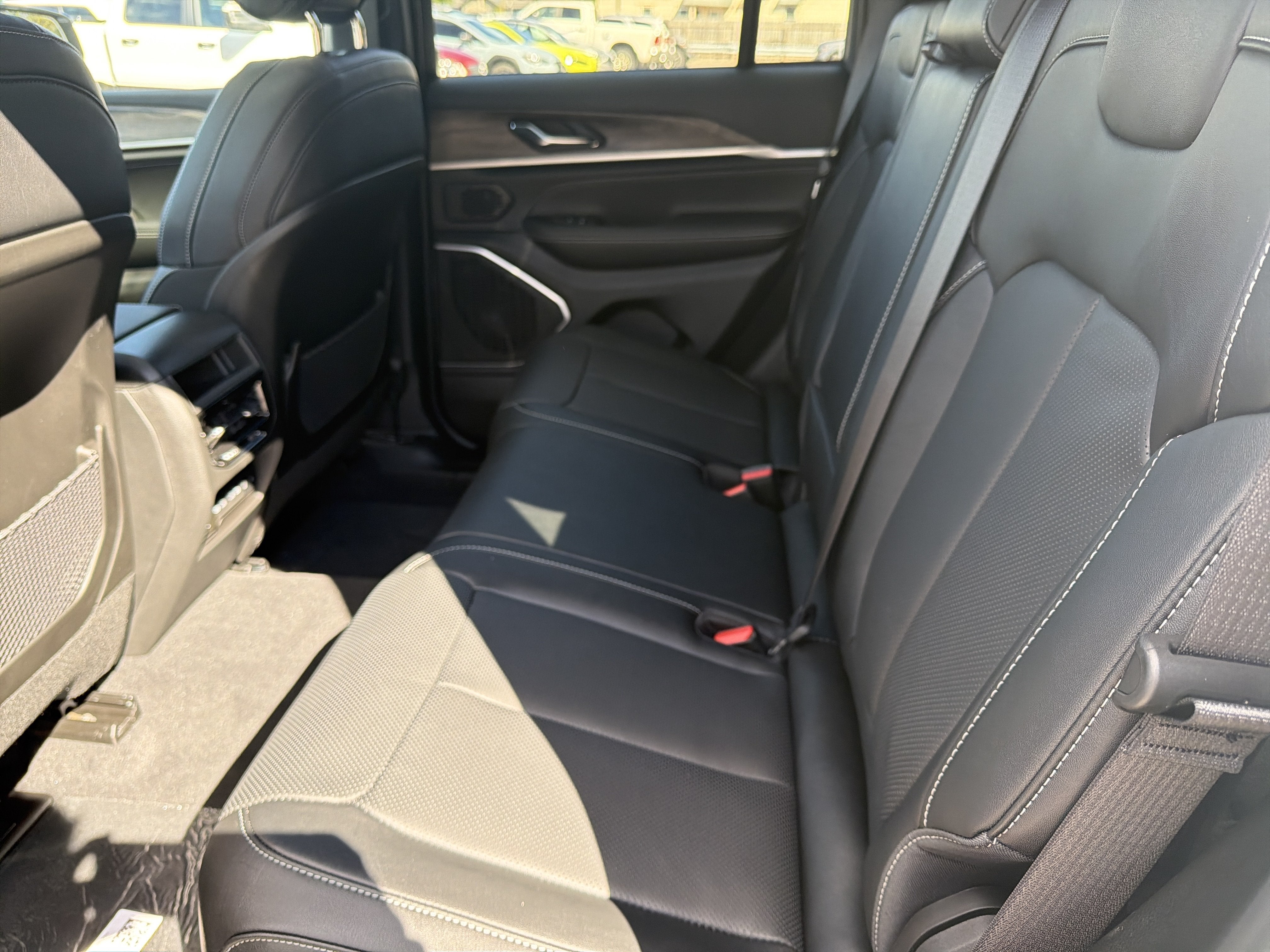 2027 Jeep Grand Cherokee Limited Reserve