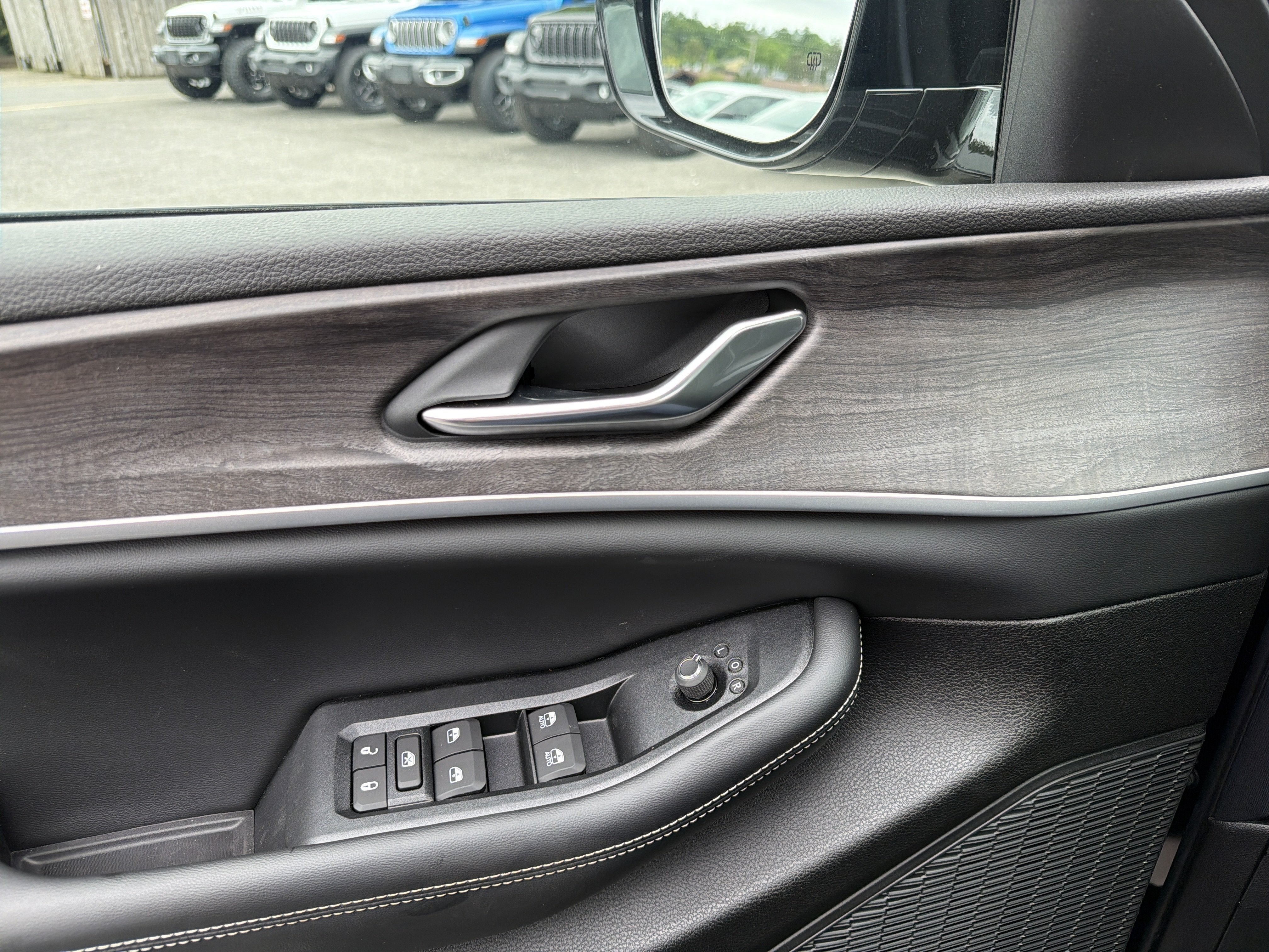2026 Jeep Grand Cherokee L Laredo Altitude