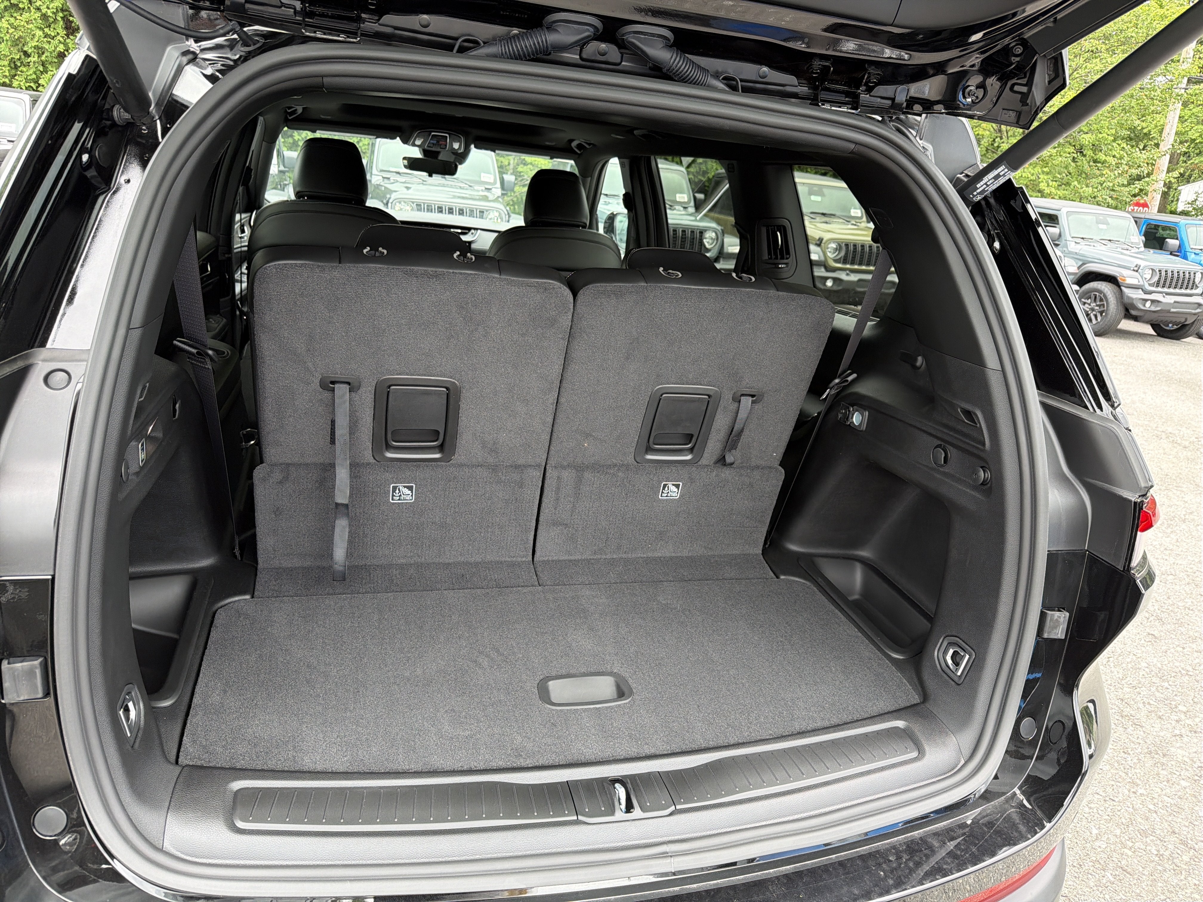 2026 Jeep Grand Cherokee L Laredo Altitude