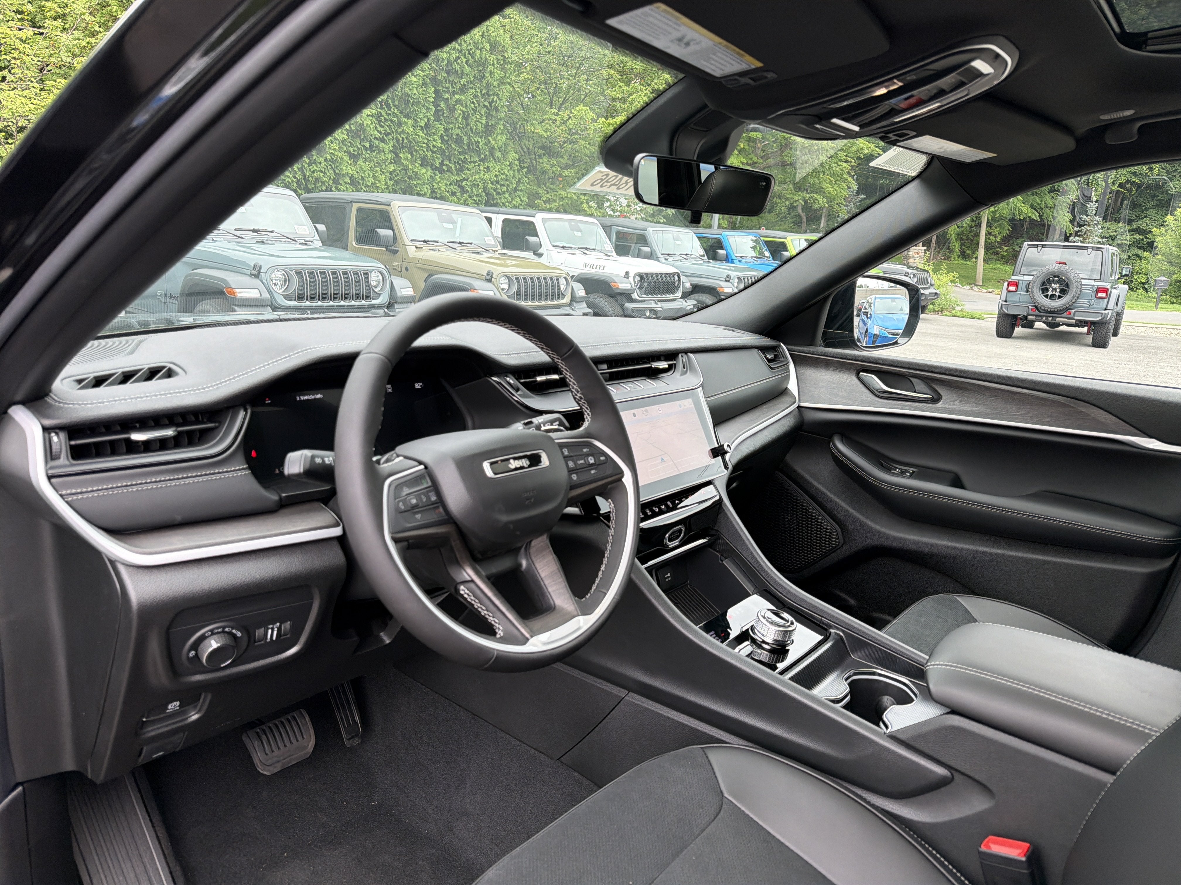 2026 Jeep Grand Cherokee L Laredo Altitude