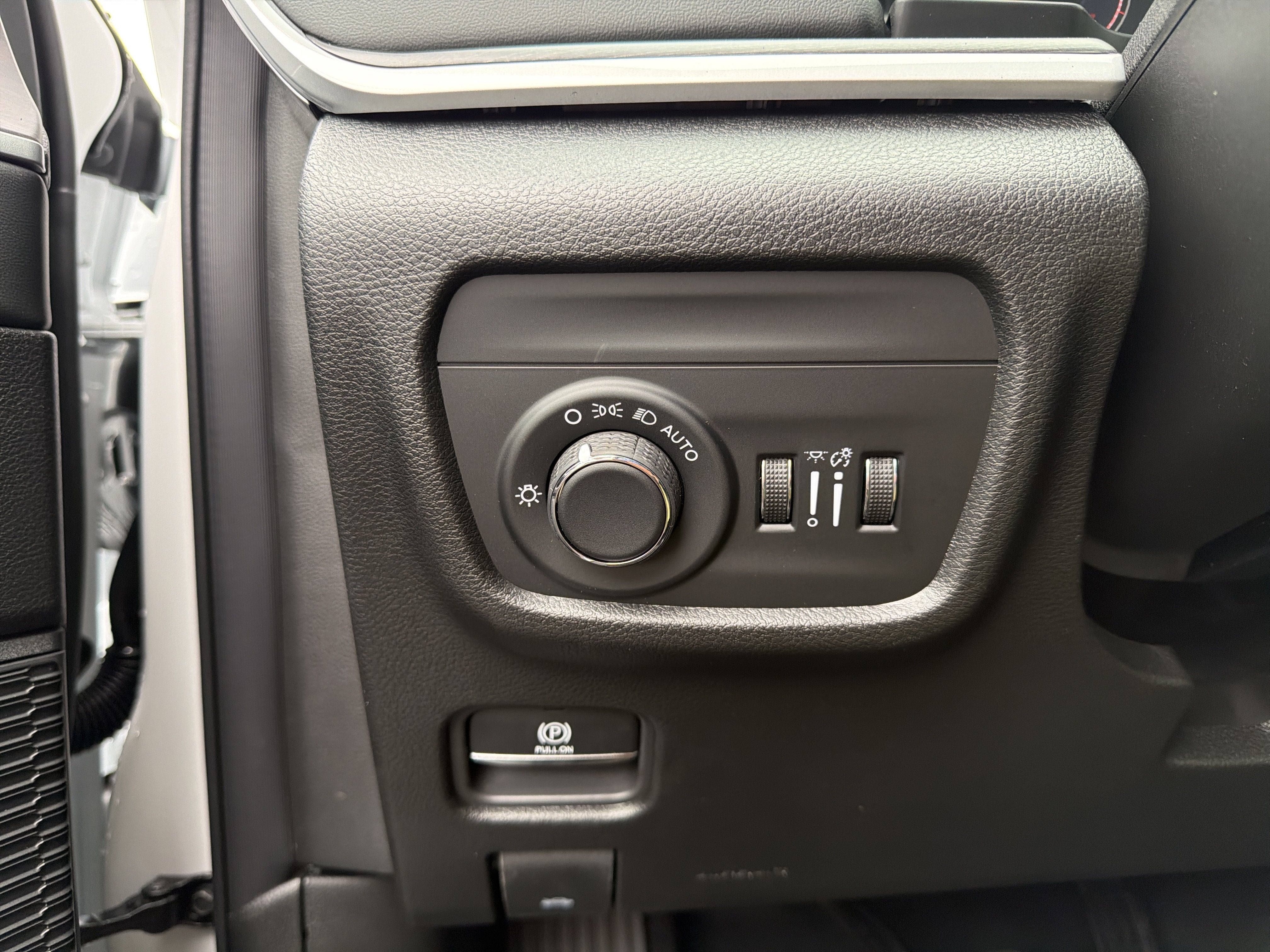 2027 Jeep Grand Cherokee L Laredo Altitude