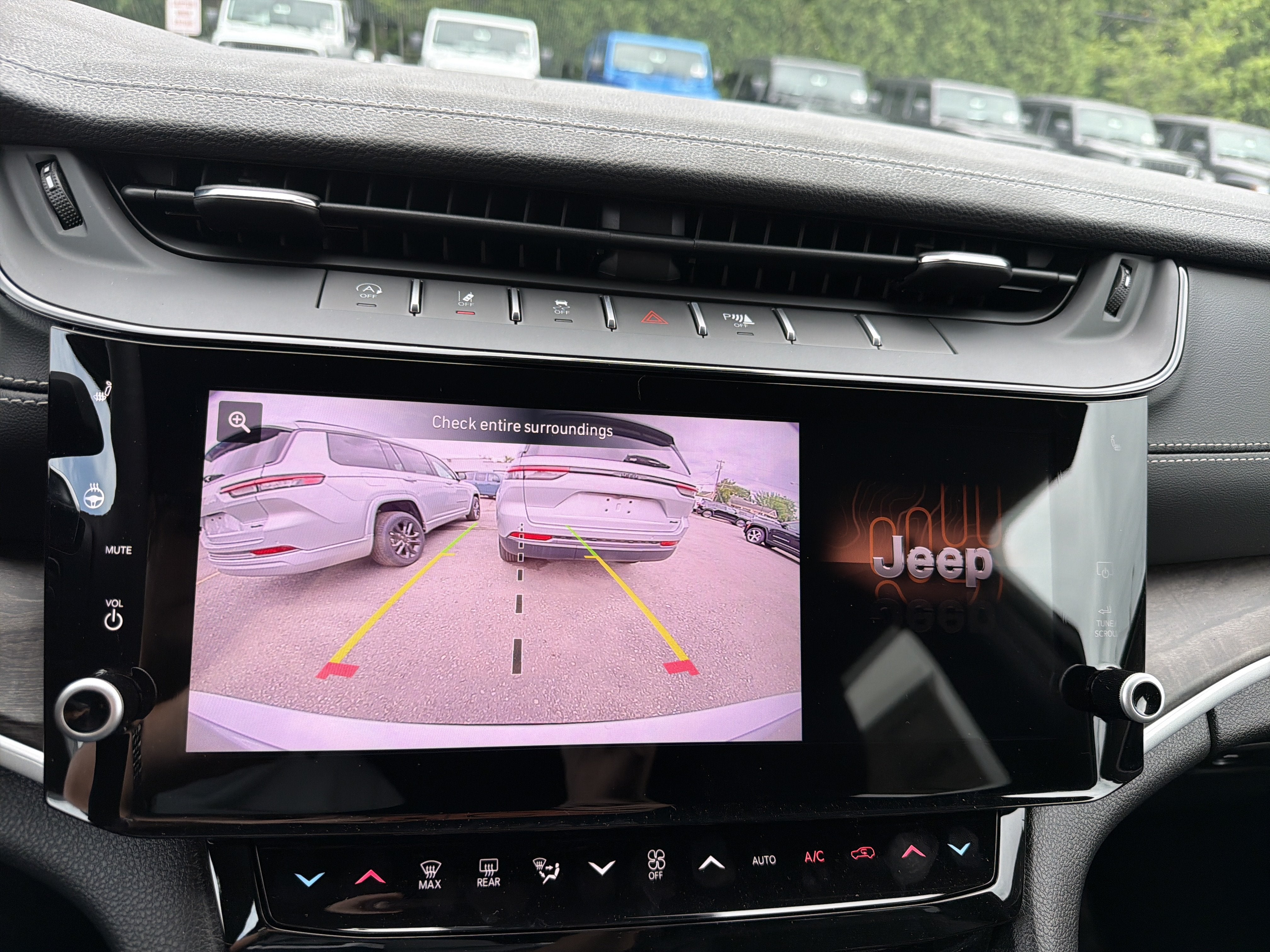 2026 Jeep Grand Cherokee L Laredo Altitude
