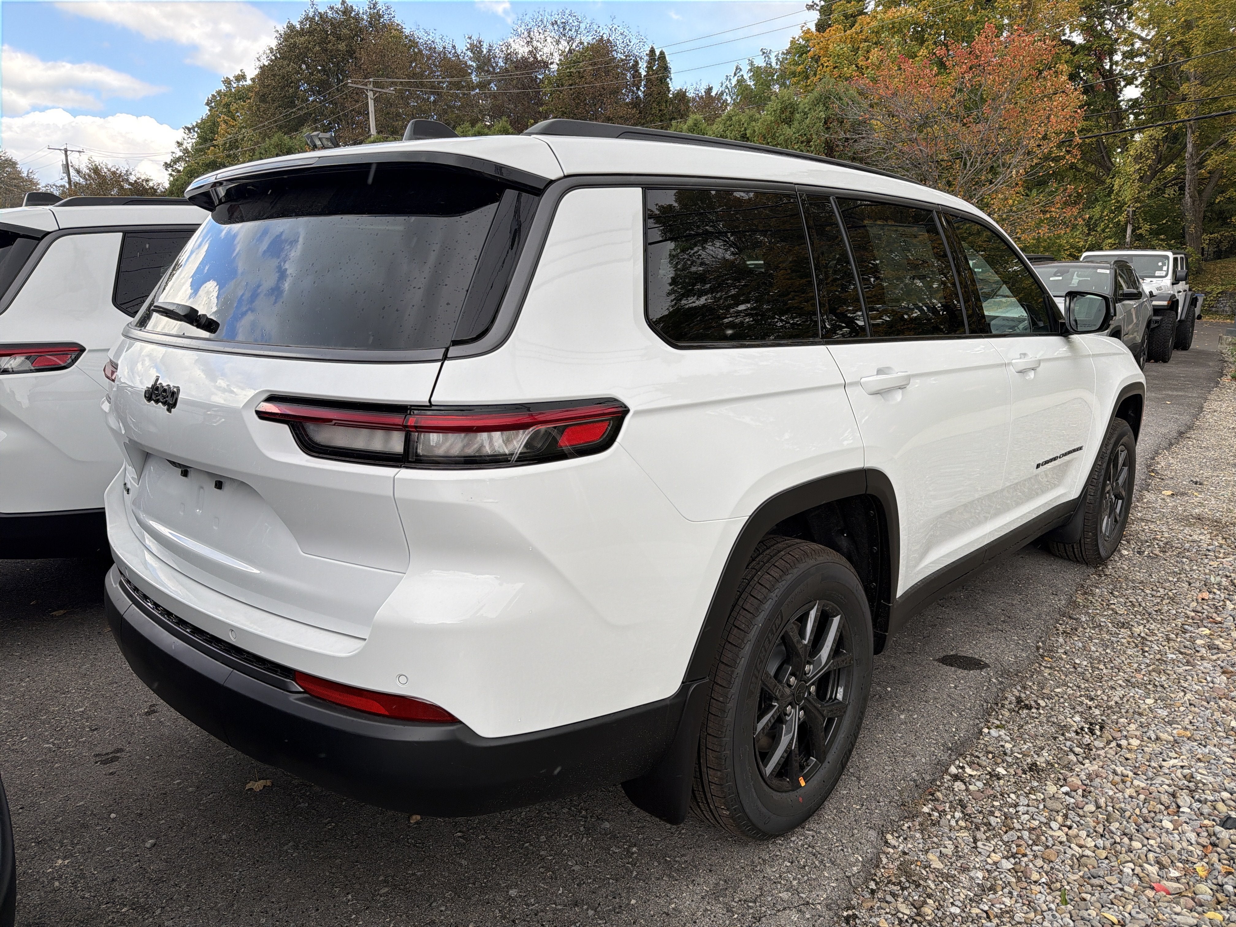 2027 Jeep Grand Cherokee L Laredo Altitude