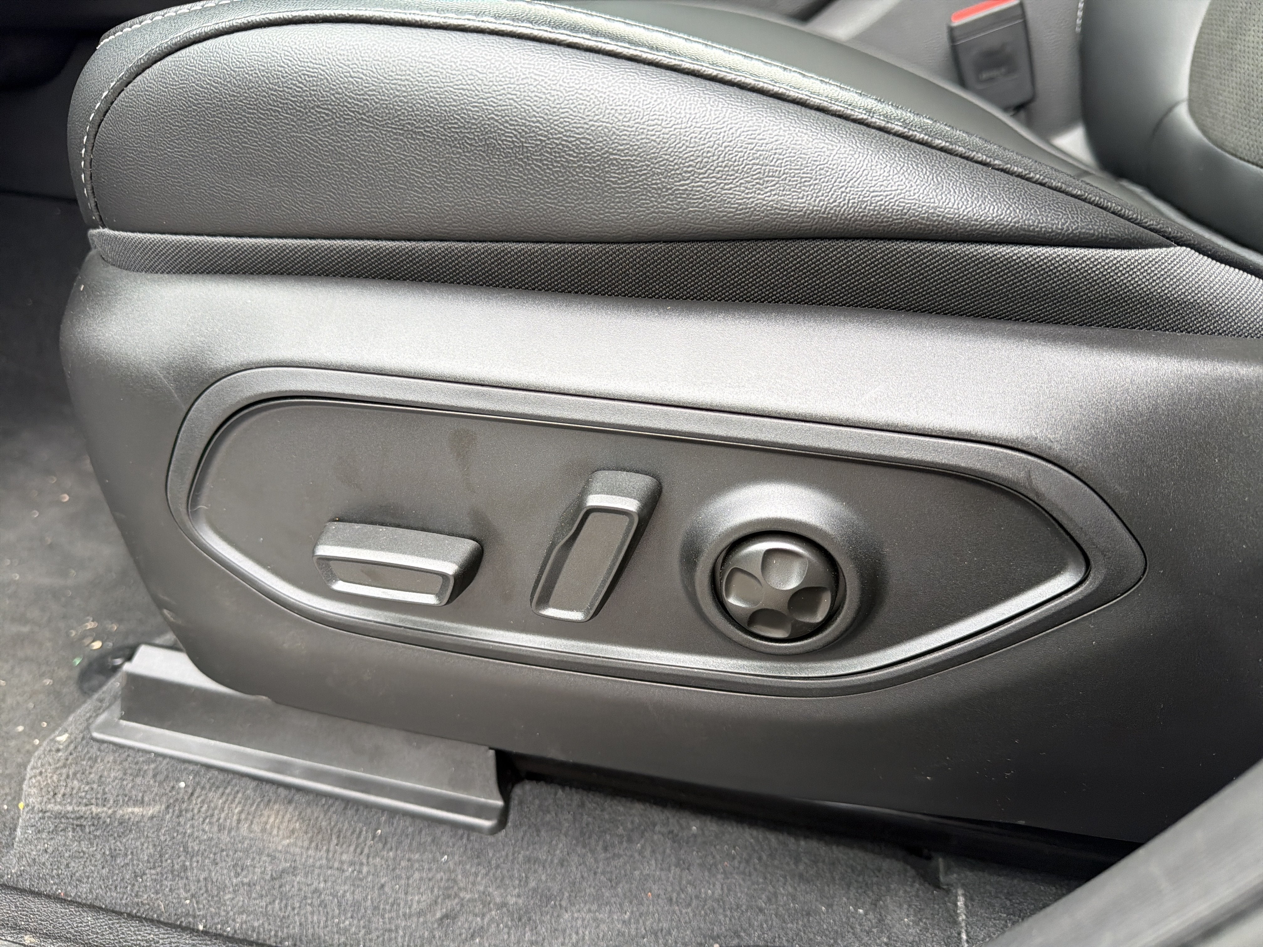 2026 Jeep Grand Cherokee L Laredo Altitude