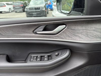 2026 Jeep Grand Cherokee L Laredo Altitude