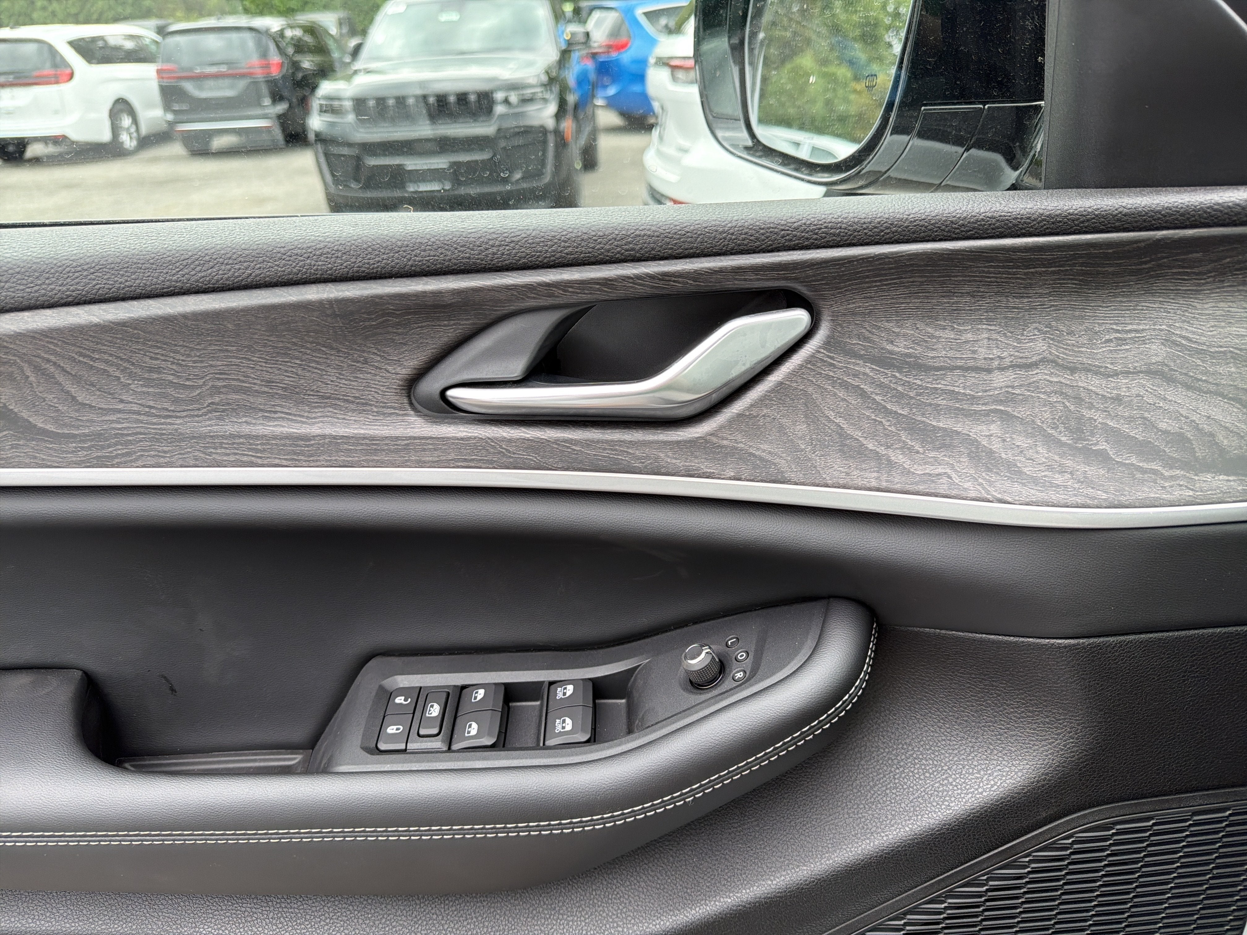 2026 Jeep Grand Cherokee L Laredo Altitude