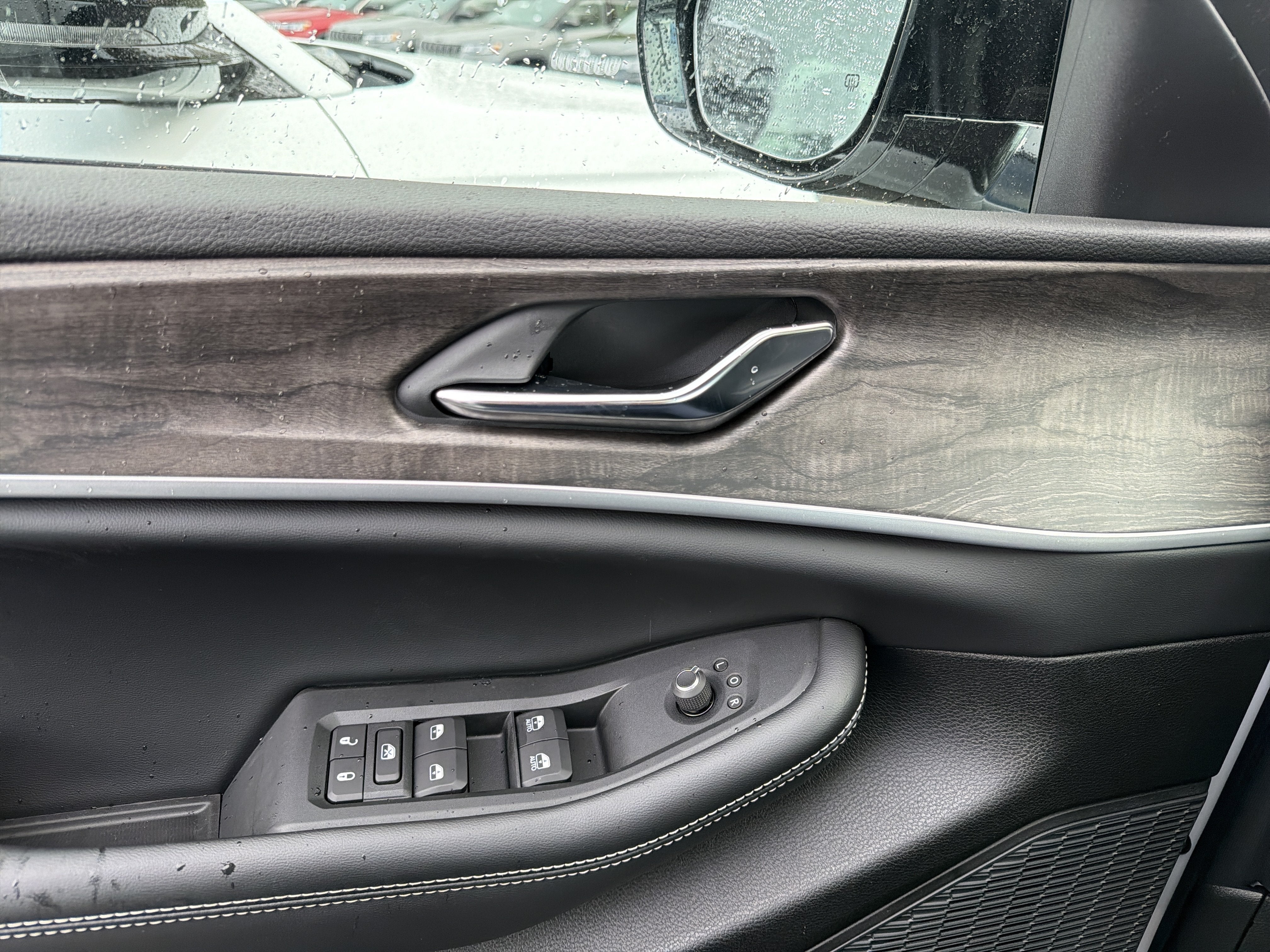 2027 Jeep Grand Cherokee L Laredo Altitude