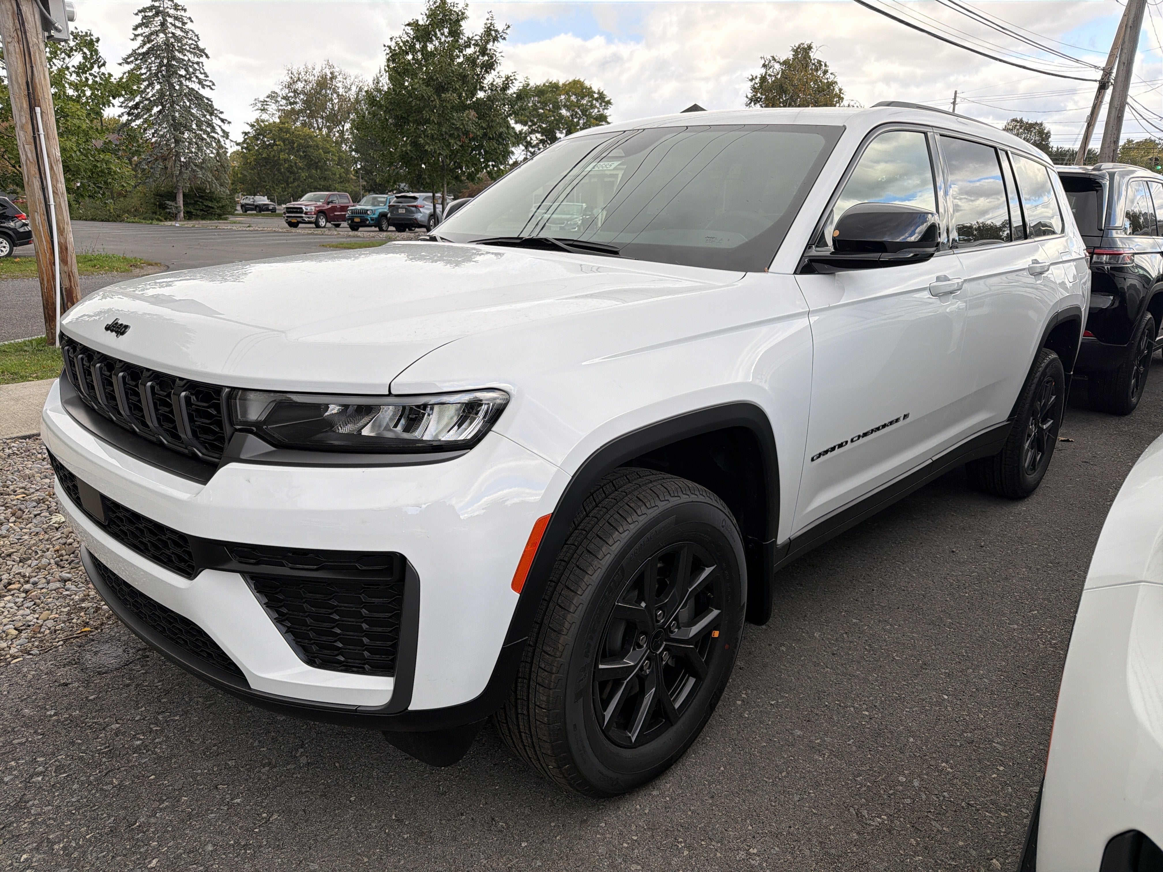 2027 Jeep Grand Cherokee L Laredo Altitude