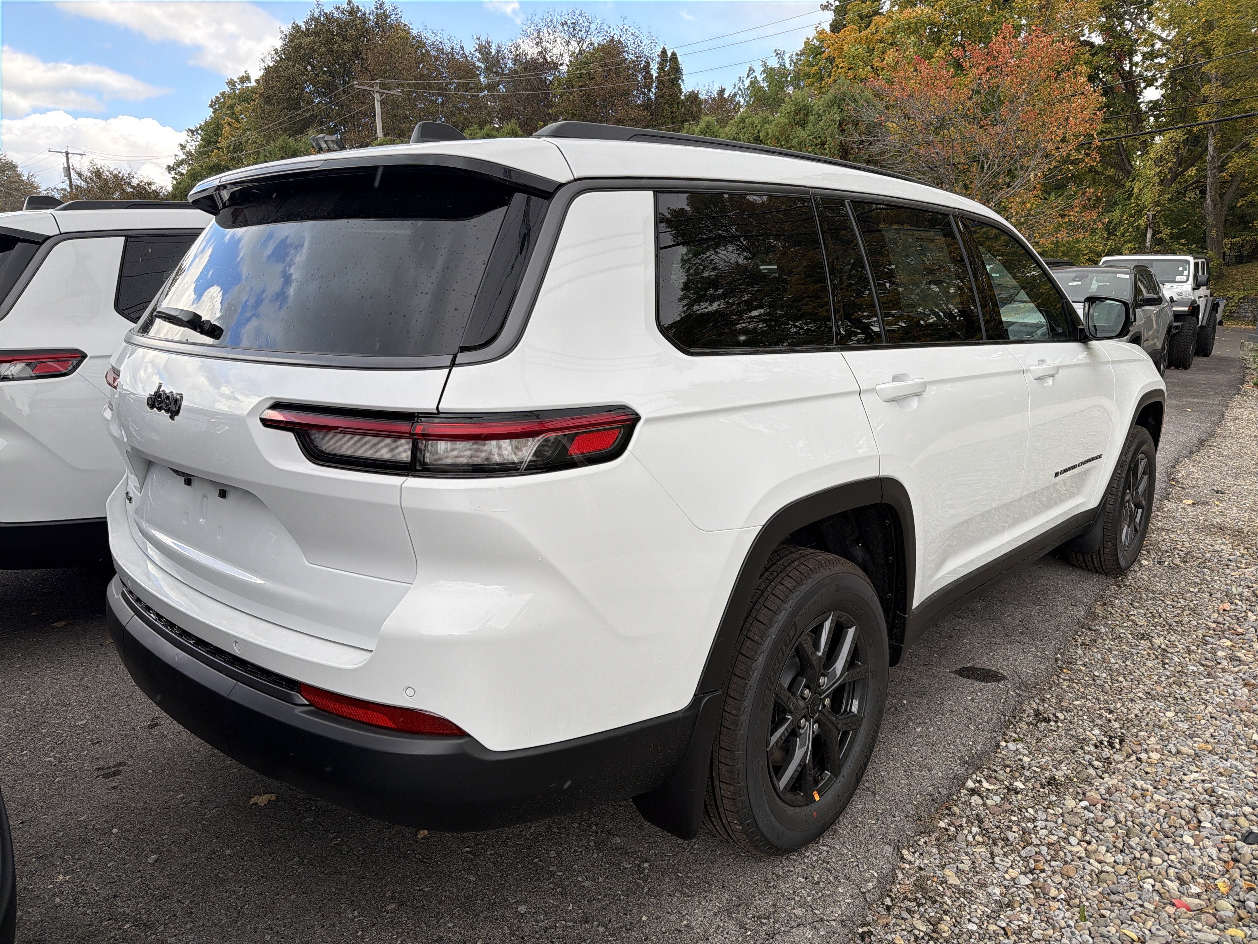 2027 Jeep Grand Cherokee L Laredo Altitude