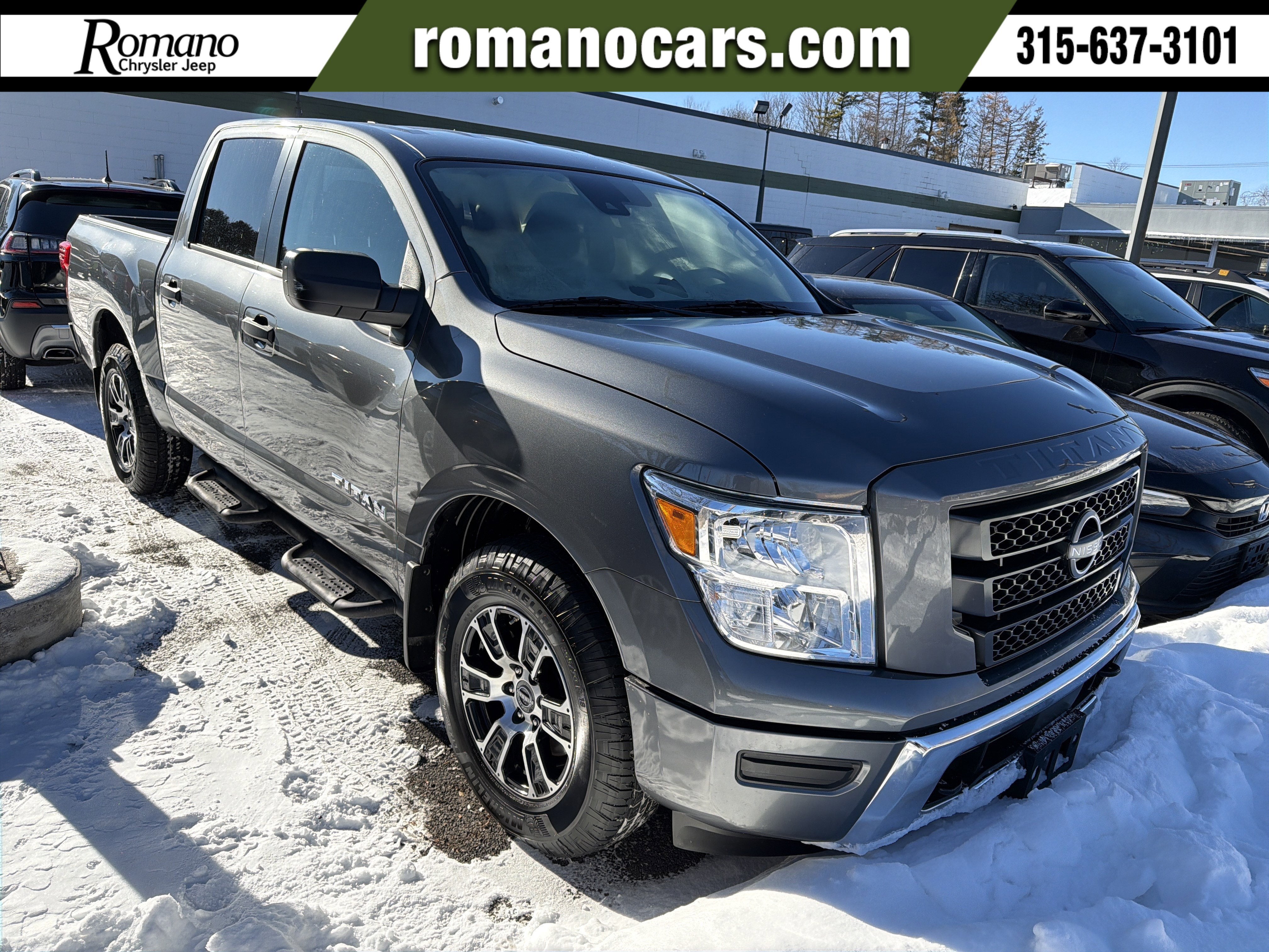 2023 Nissan Titan SV