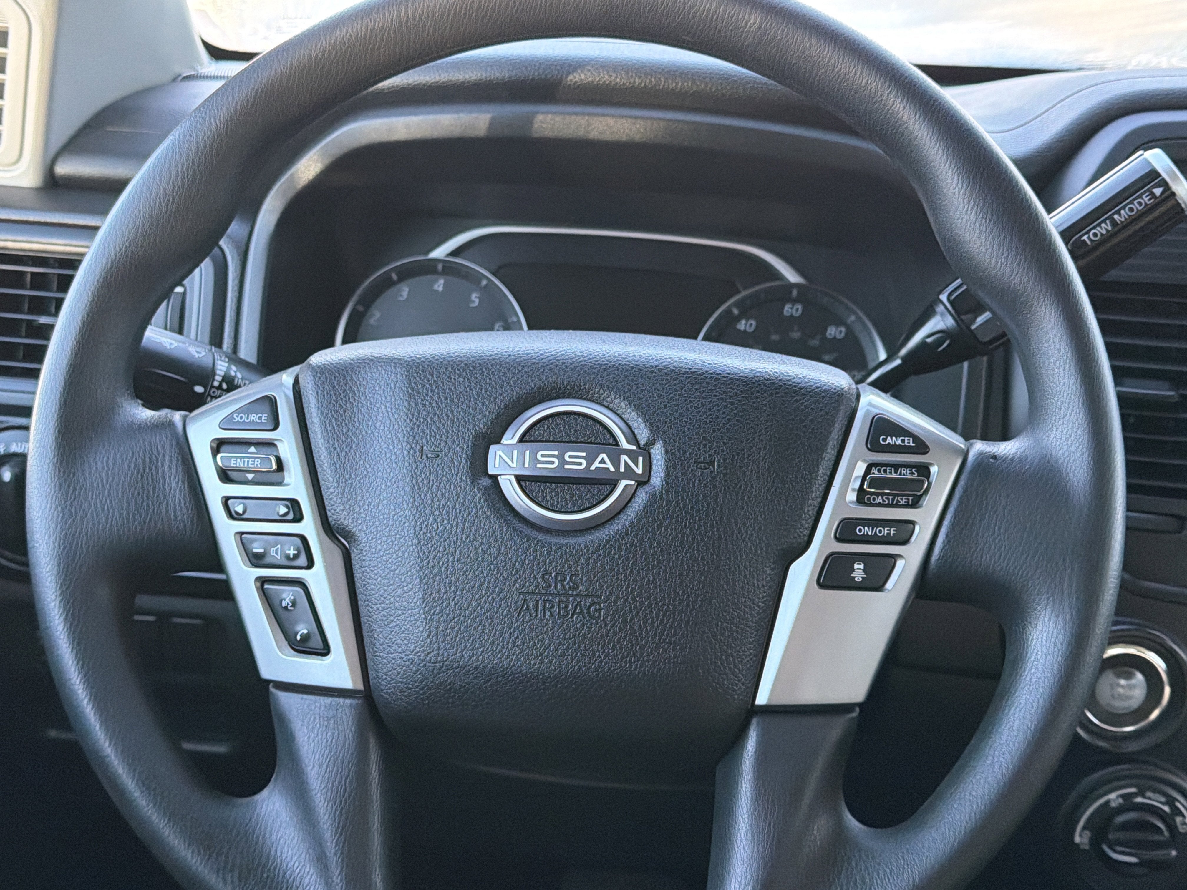 2023 Nissan Titan SV