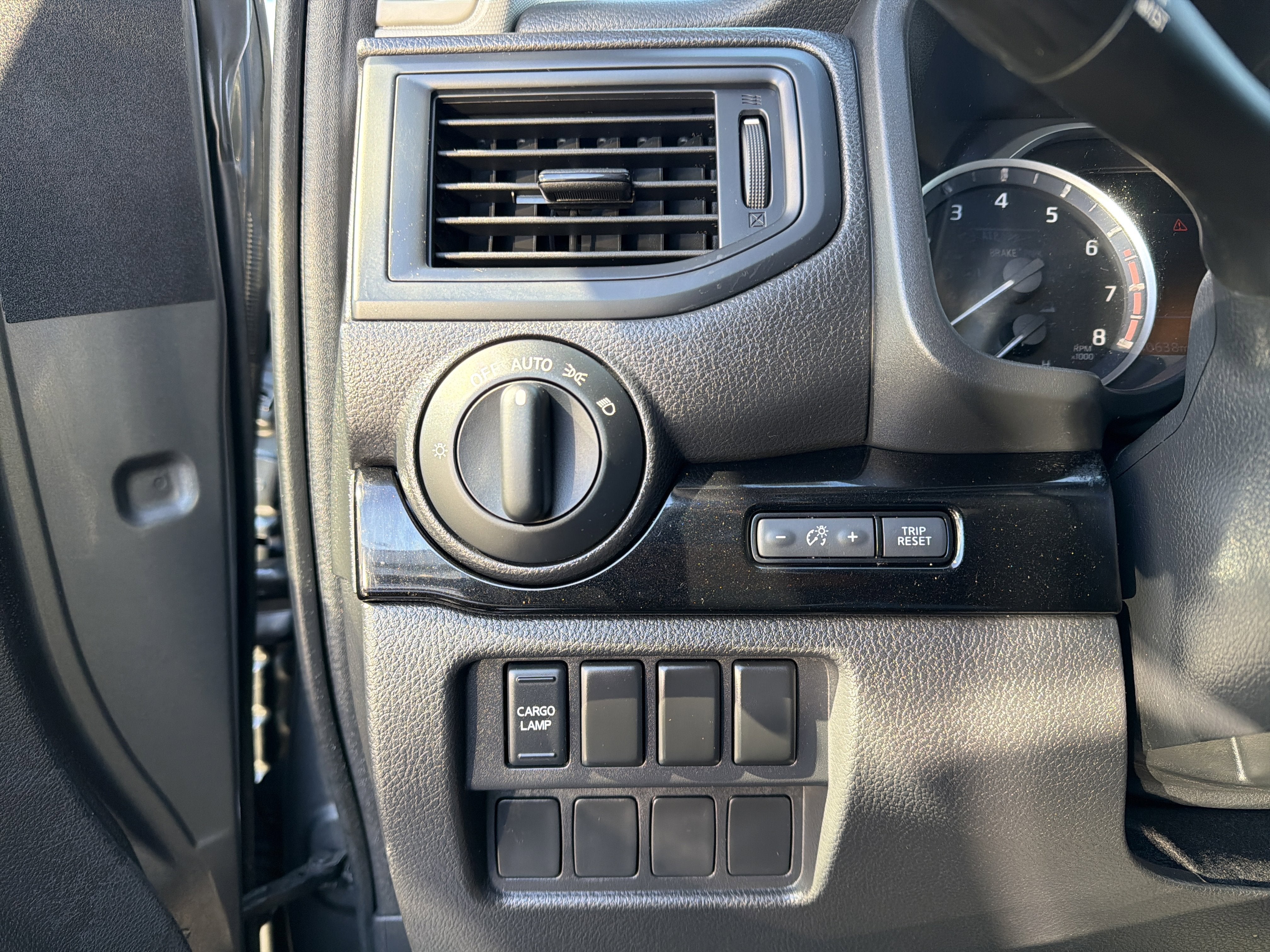 2023 Nissan Titan SV