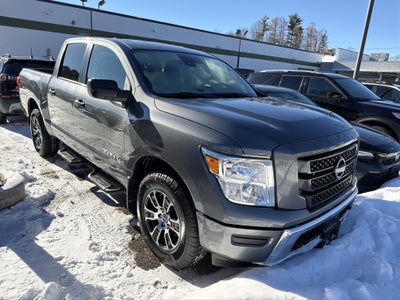 2023 Nissan Titan SV