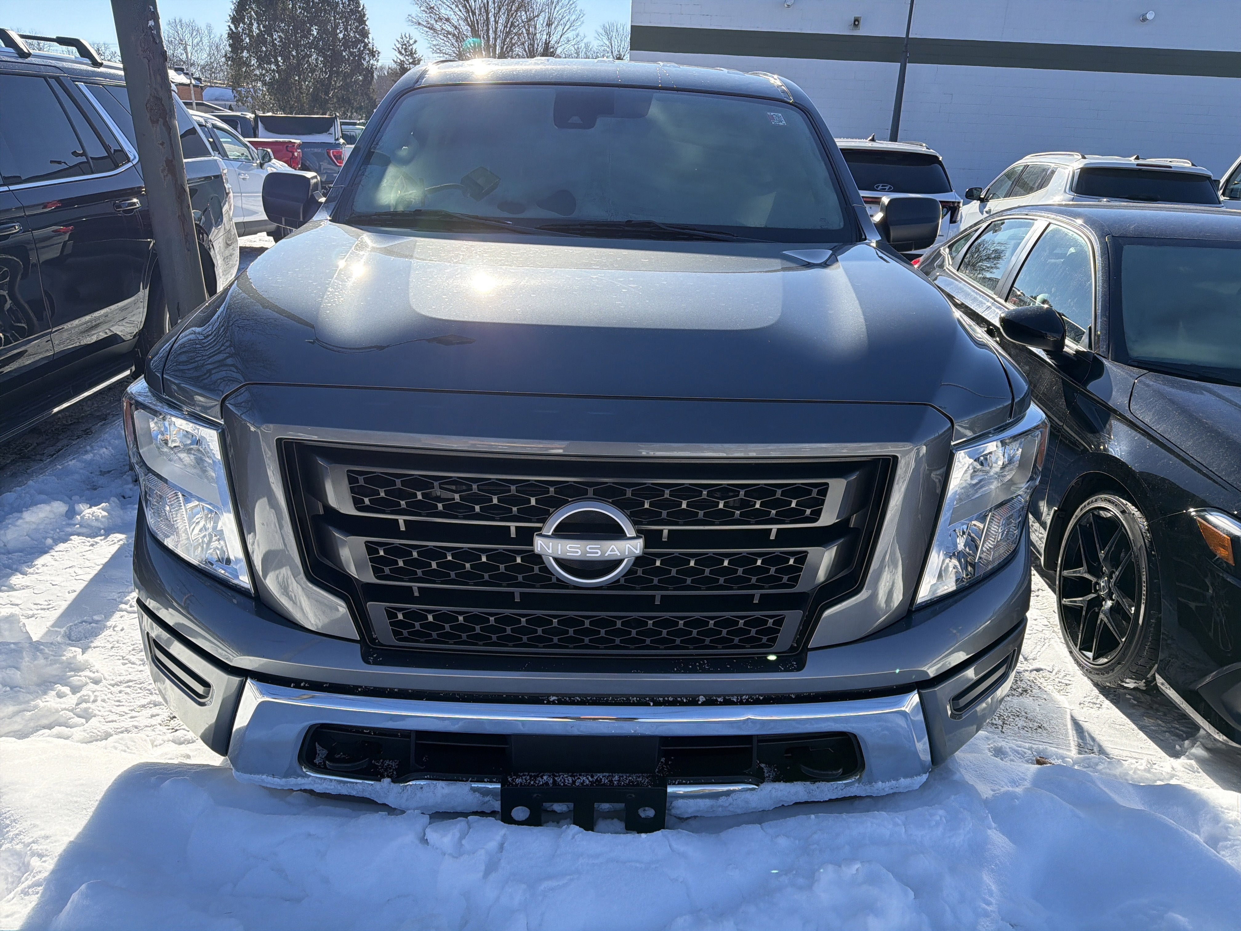 2023 Nissan Titan SV