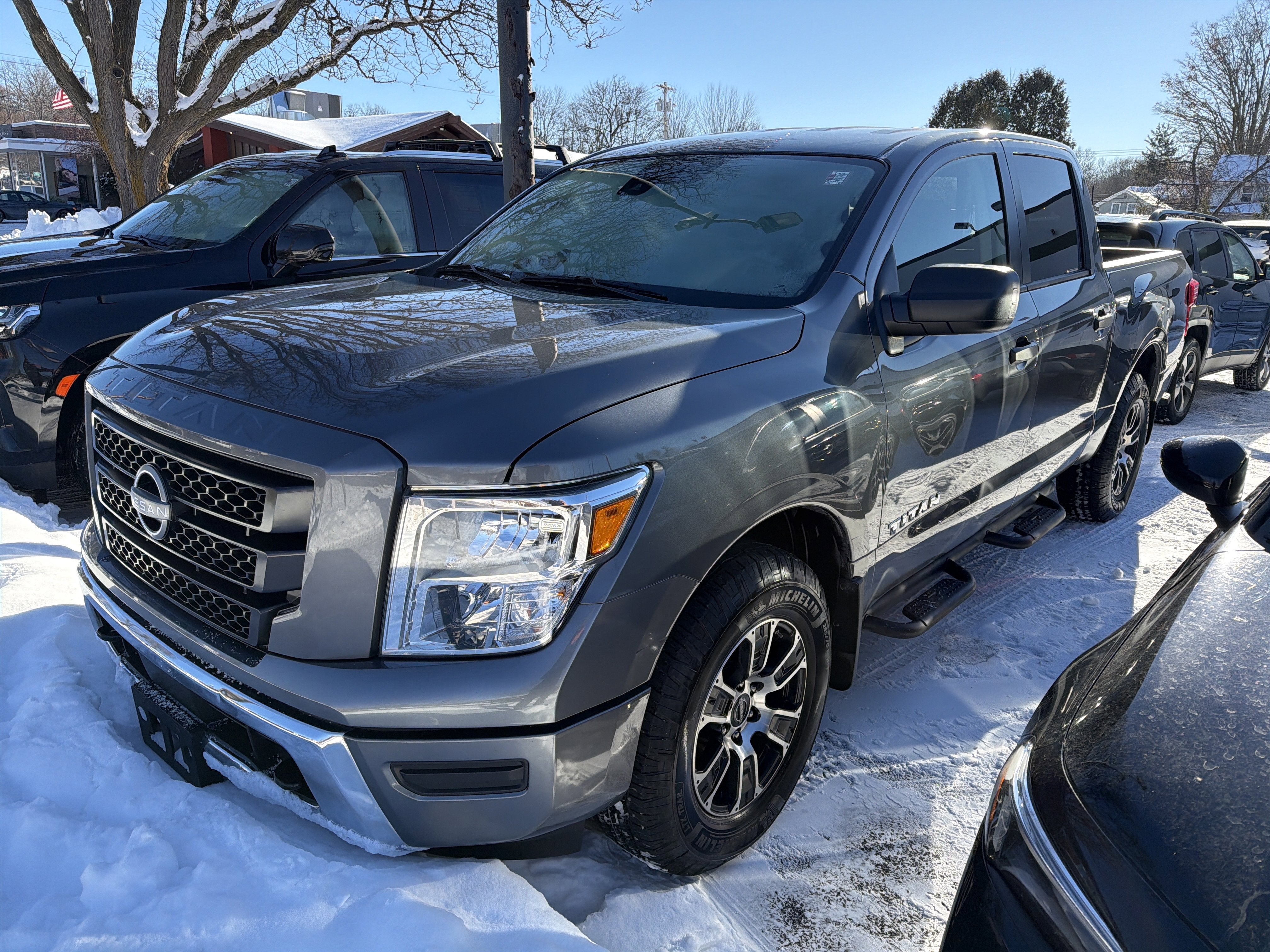 2023 Nissan Titan SV